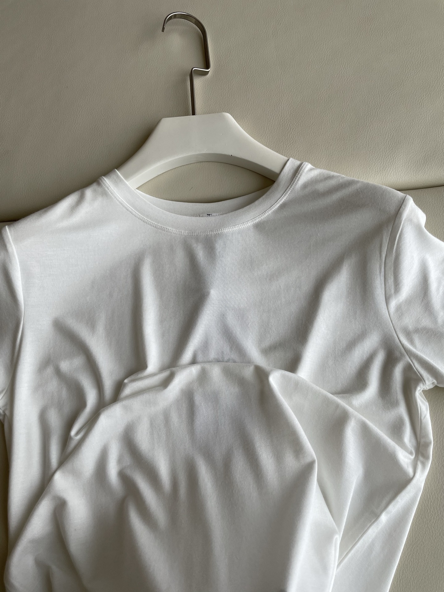 Lightweight ALO Long-Term Motion Suit for Active Women: Black & White, Sizes XSSM - 图片 2