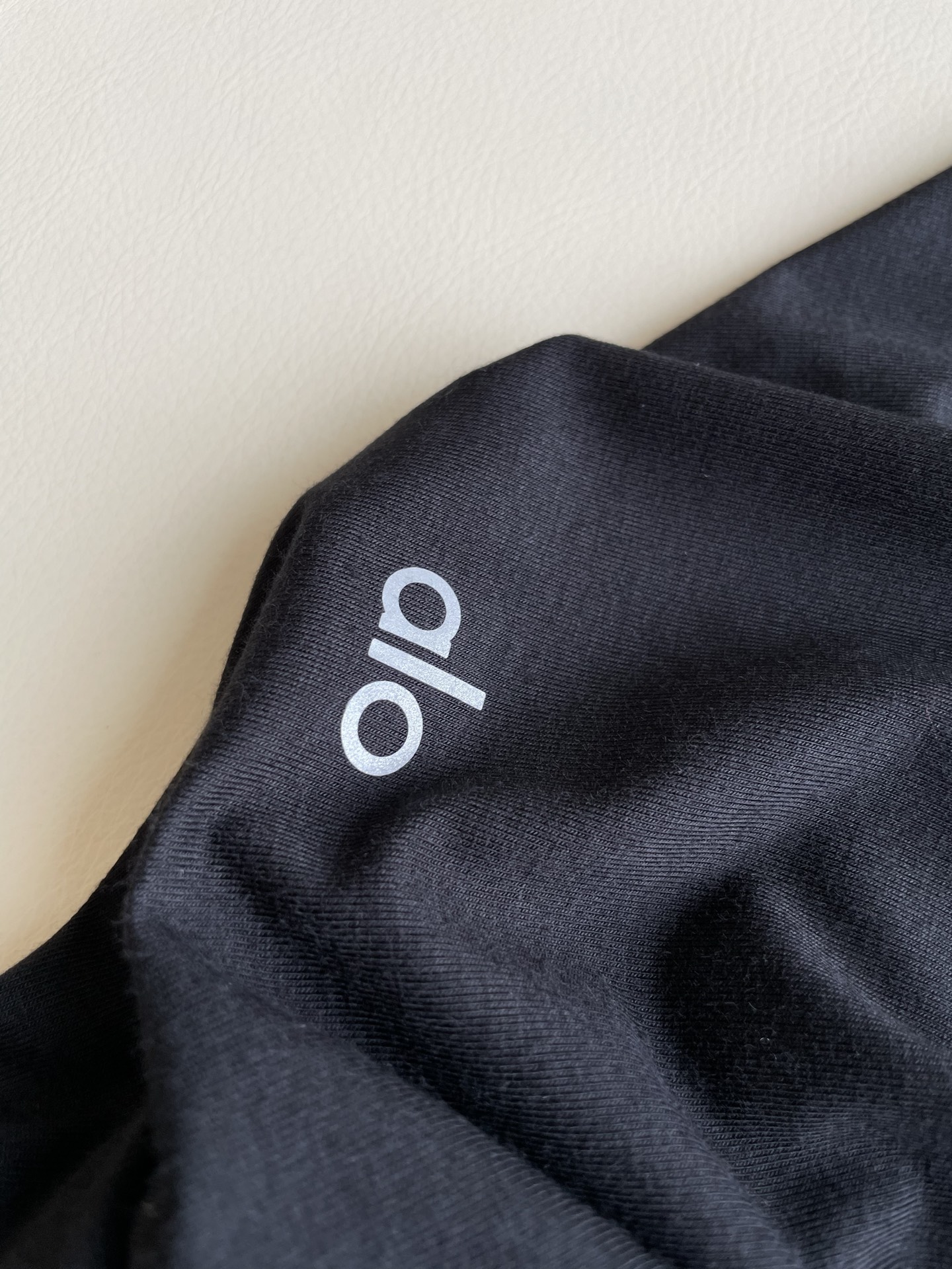 Lightweight and Soft Single Female Suit for Daily and Sport Activities - 图片 8