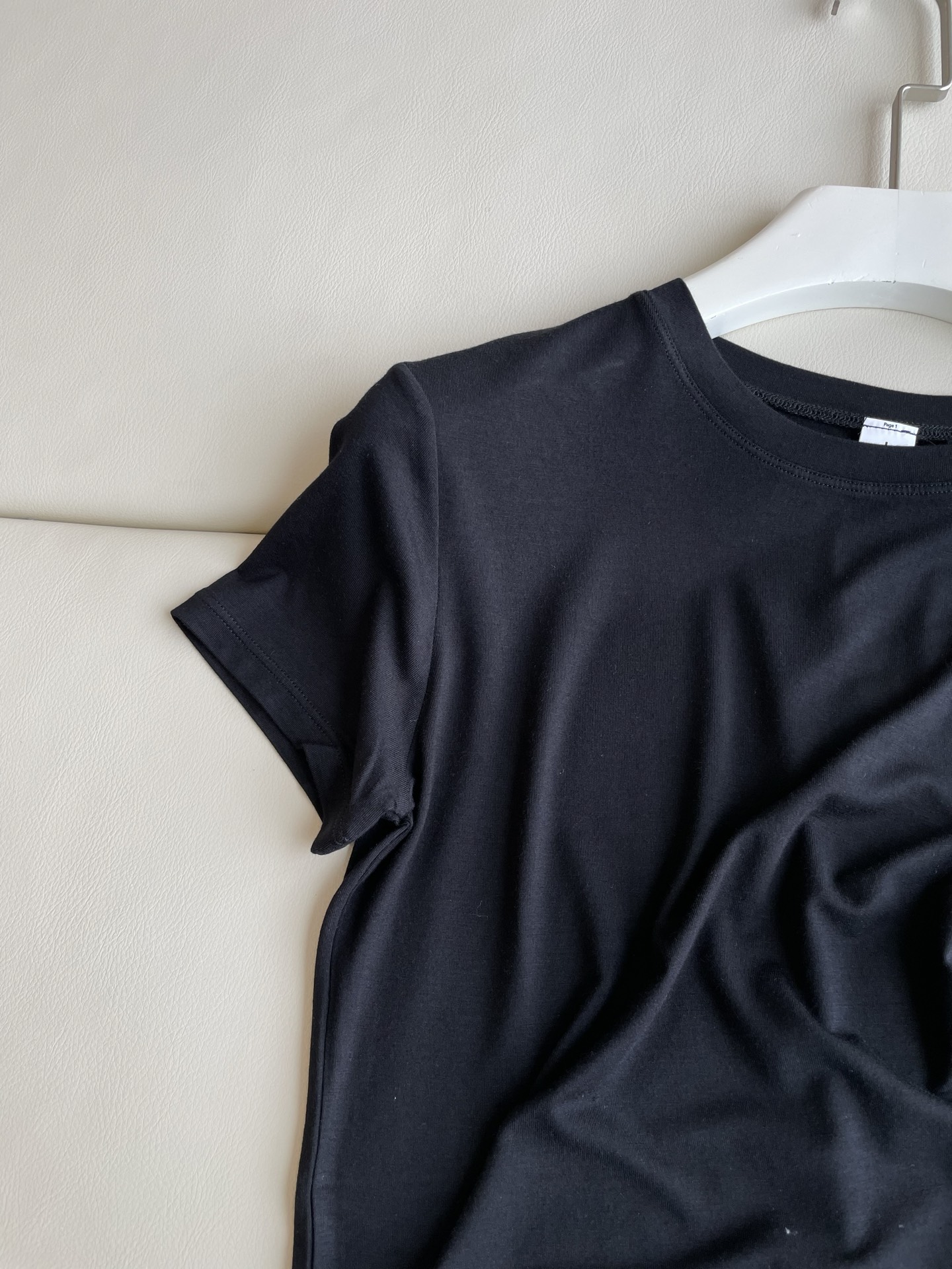 Lightweight and Soft Single Female Suit for Daily and Sport Activities - 图片 3