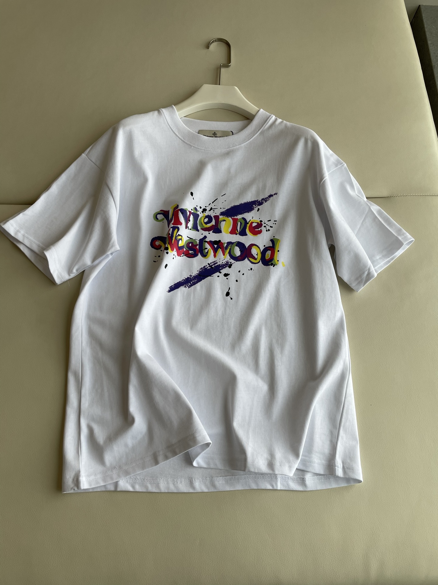 Fashion Review: Queen of the West Saturn T-Shirt in Cosmos-Class Romantic Style - 图片 1
