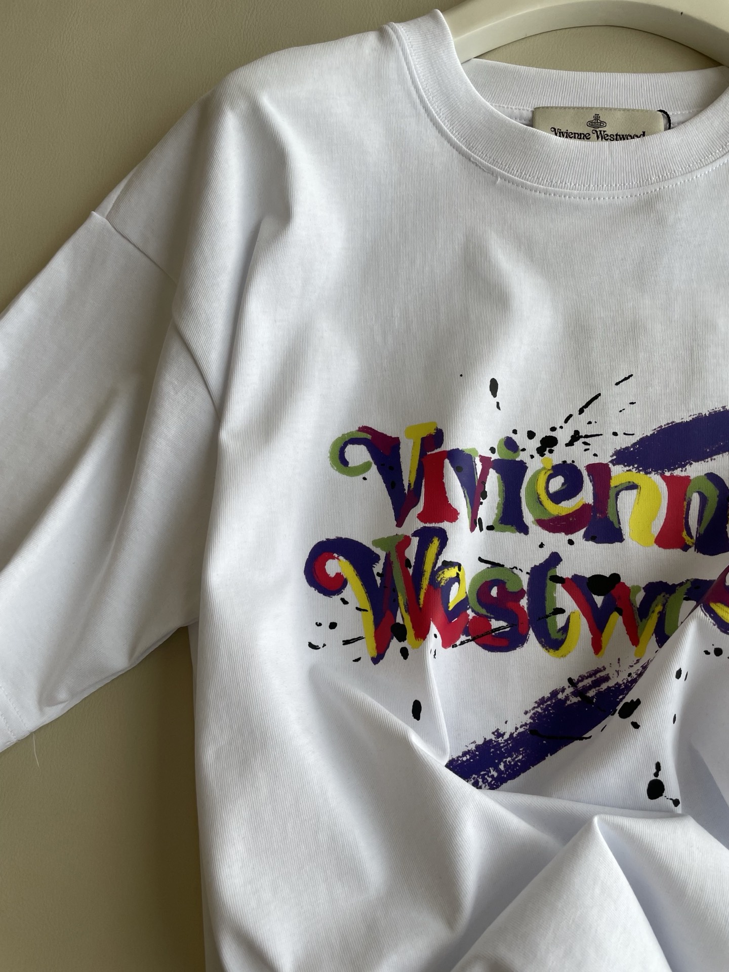 Fashion Review: Queen of the West Saturn T-Shirt in Cosmos-Class Romantic Style - 图片 3
