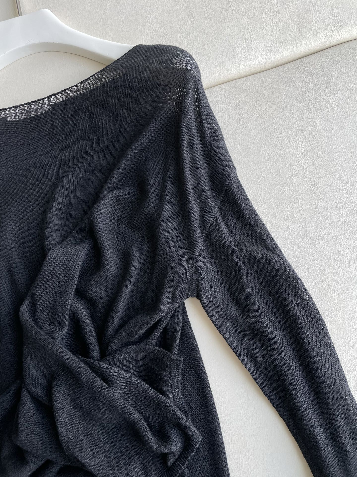 Therow Silk Shirt: High-Quality, Tailored, and Elegant. - 图片 4