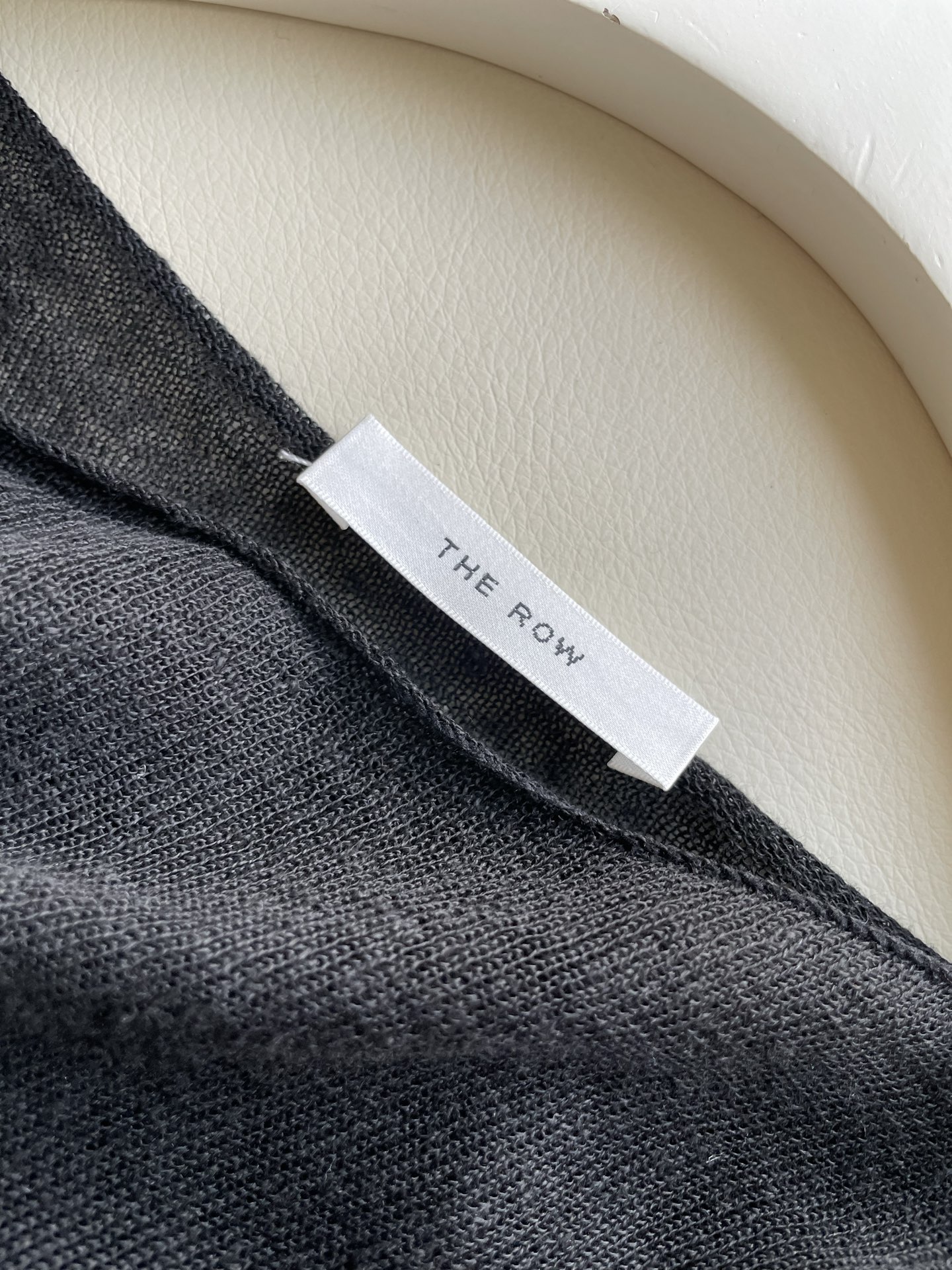Therow Silk Shirt: High-Quality, Tailored, and Elegant. - 图片 7
