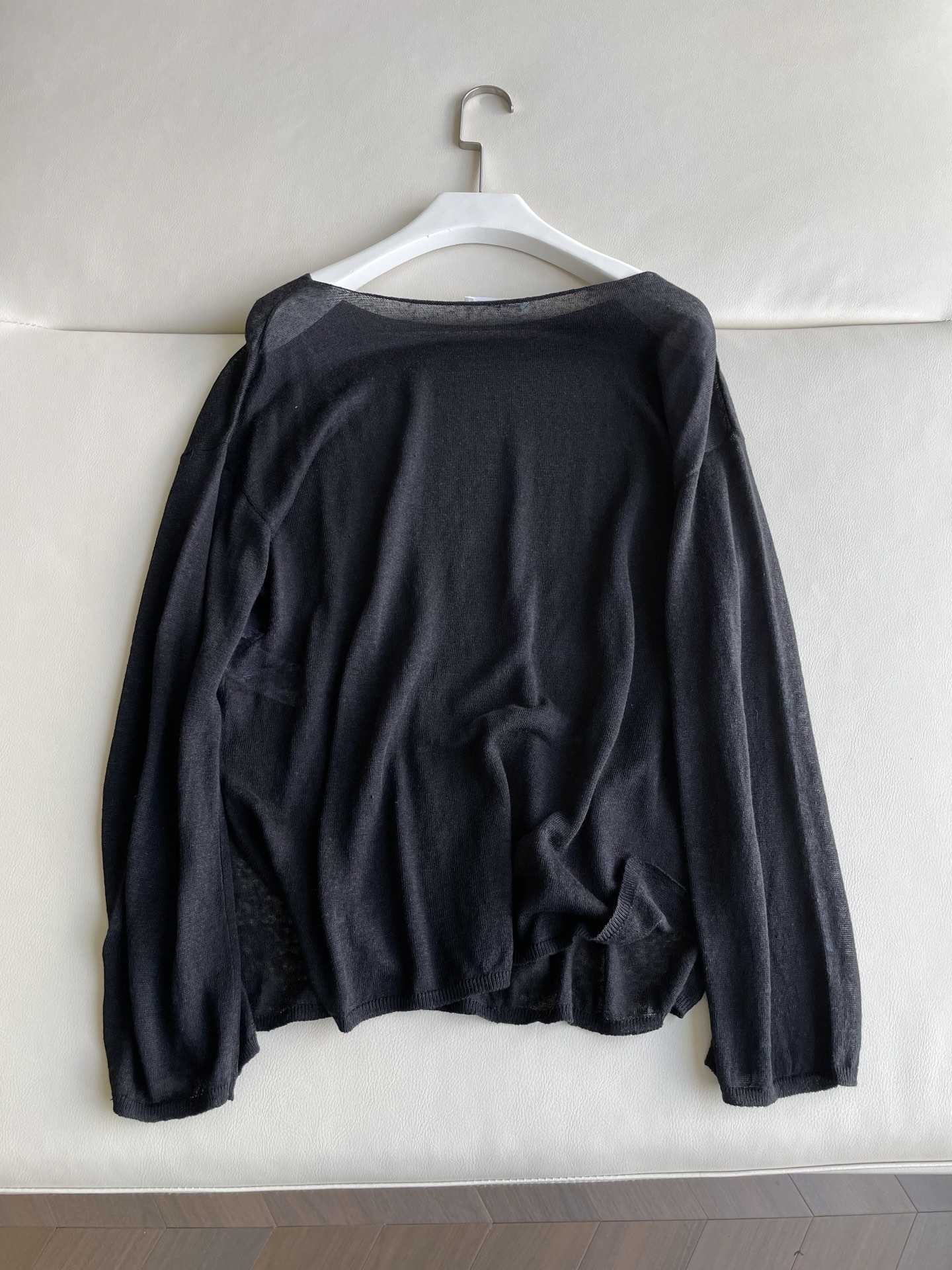 Therow Silk Shirt: High-Quality, Tailored, and Elegant. - 图片 8