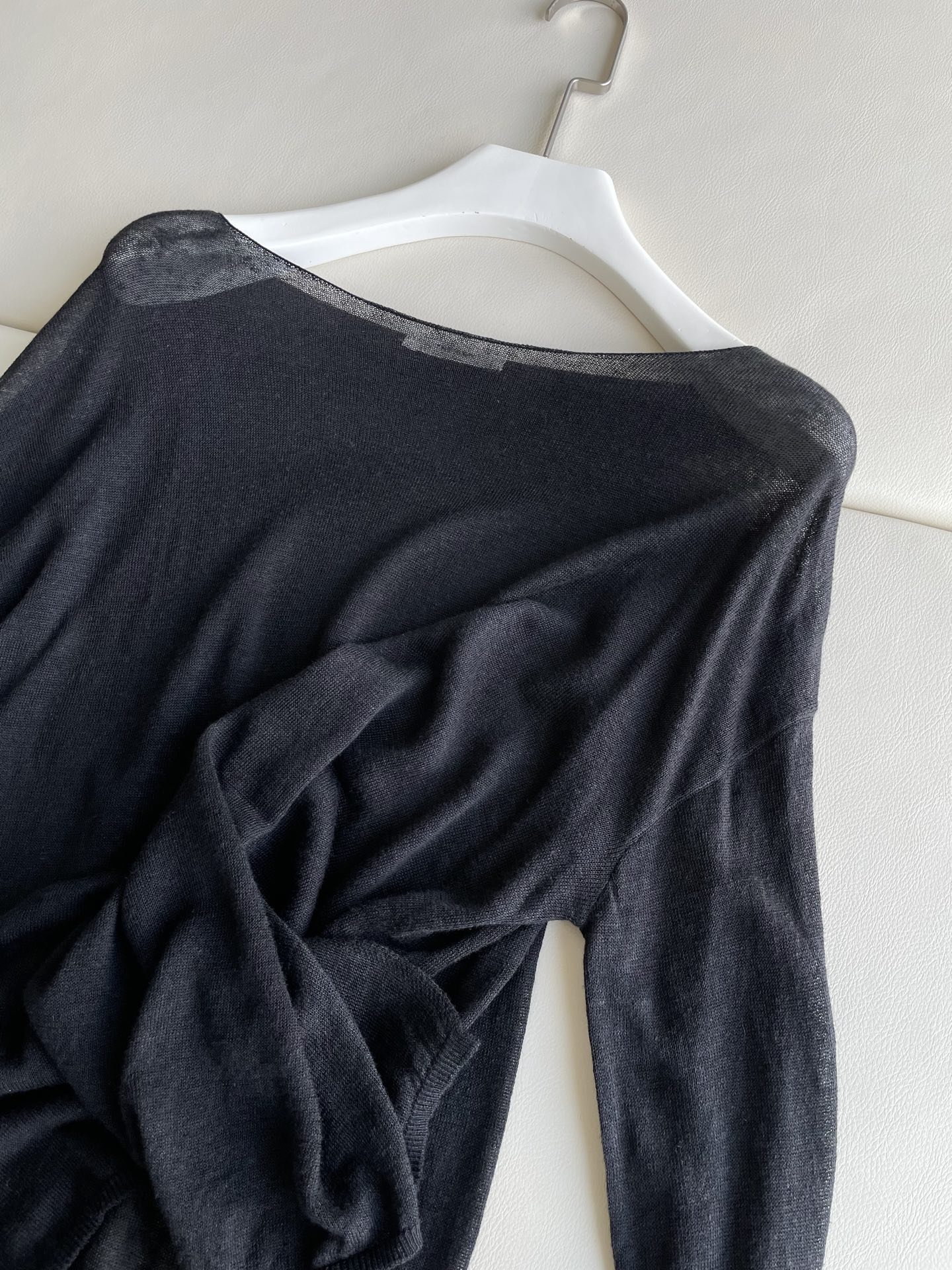 Therow Silk Shirt: High-Quality, Tailored, and Elegant. - 图片 2