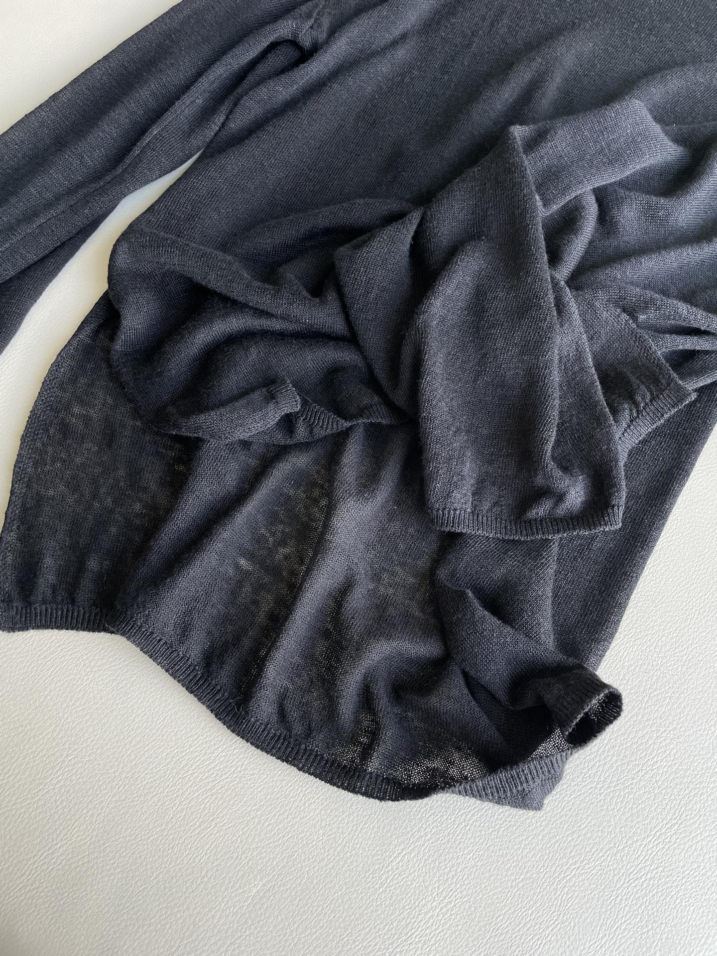 Therow Silk Shirt: High-Quality, Tailored, and Elegant. - 图片 3
