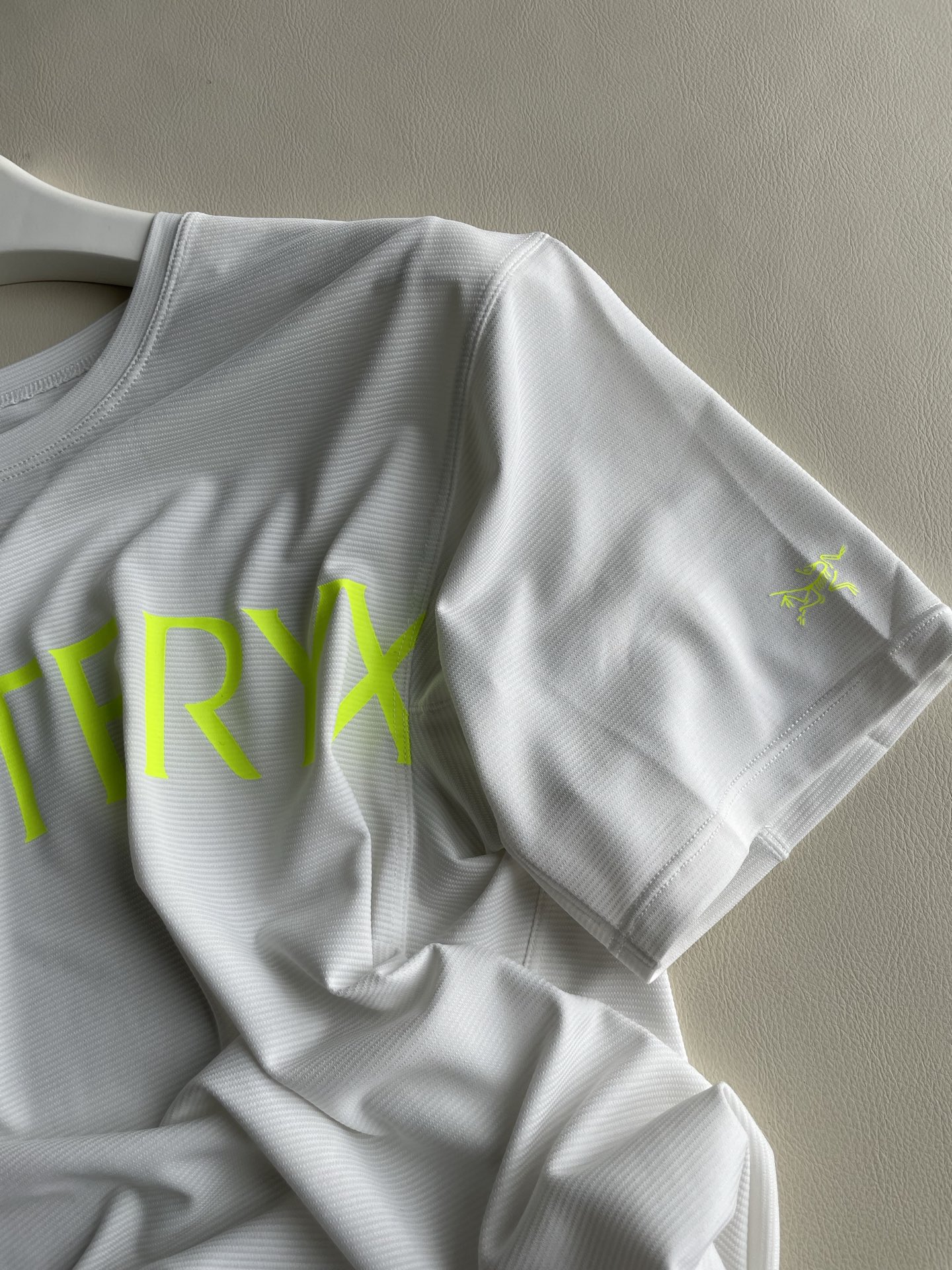 Arc'teryx Taema Crop Word SS Women's T-Shirt - Breathable, Quick-Dry, Charcoal Gray 6 i1747671731022 6923 0 4
