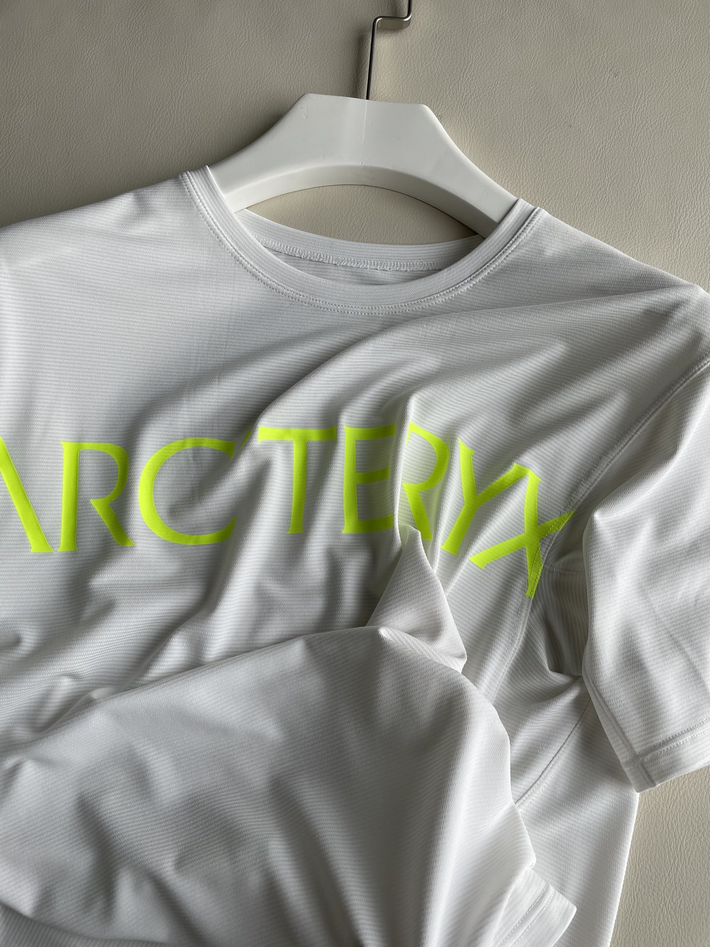 Arc'teryx Taema Crop Word SS Women's T-Shirt - Breathable, Quick-Dry, Charcoal Gray 3 i1747671731035 9285 0 1