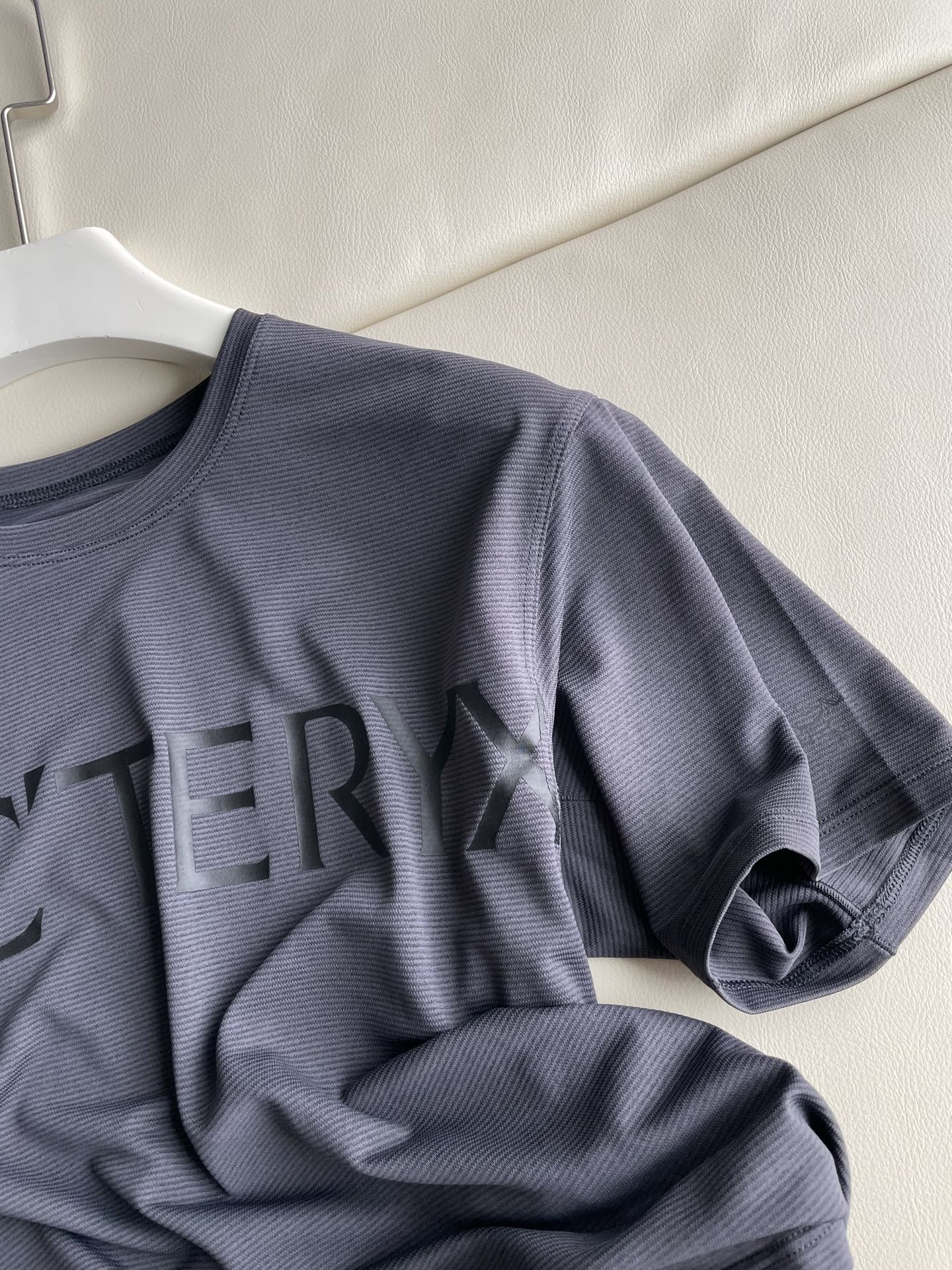 Arc’teryx Women’s Quick-Dry T-Shirt with Regenerative Scrubbing for Wet and Dry Skin Experience - 图片 5