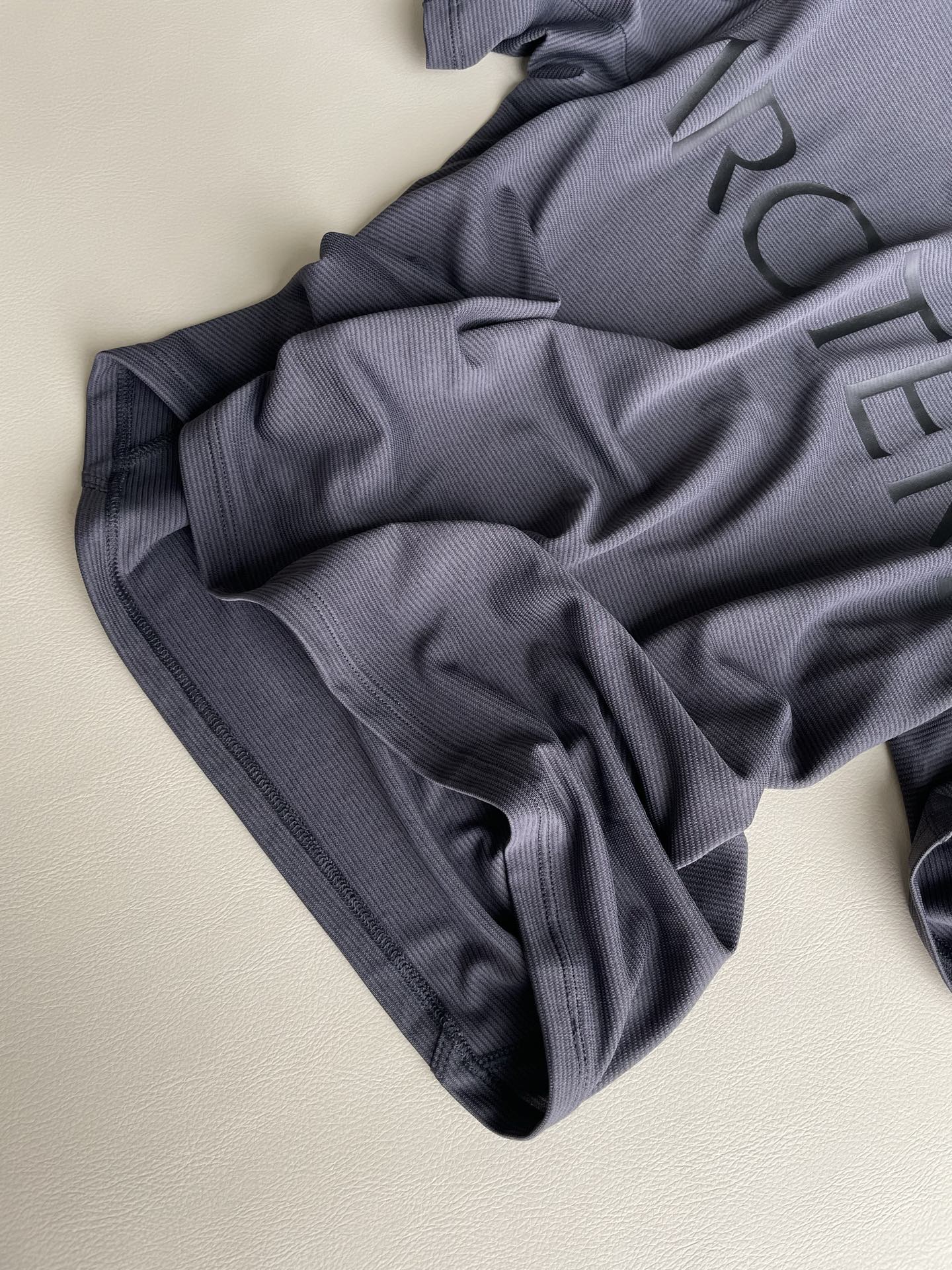 Arc’teryx Women’s Quick-Dry T-Shirt with Regenerative Scrubbing for Wet and Dry Skin Experience - 图片 4