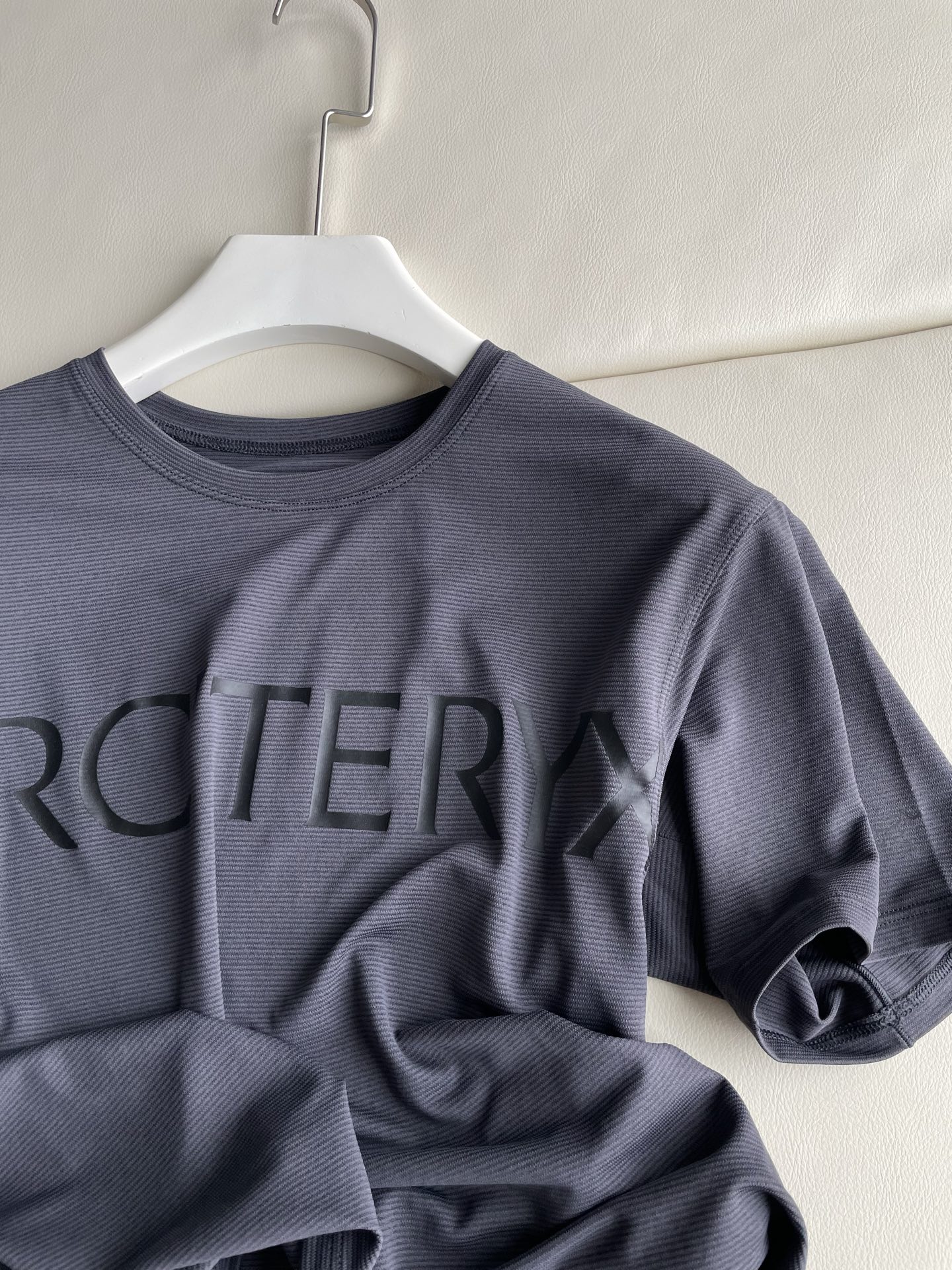 Arc’teryx Women’s Quick-Dry T-Shirt with Regenerative Scrubbing for Wet and Dry Skin Experience - 图片 2