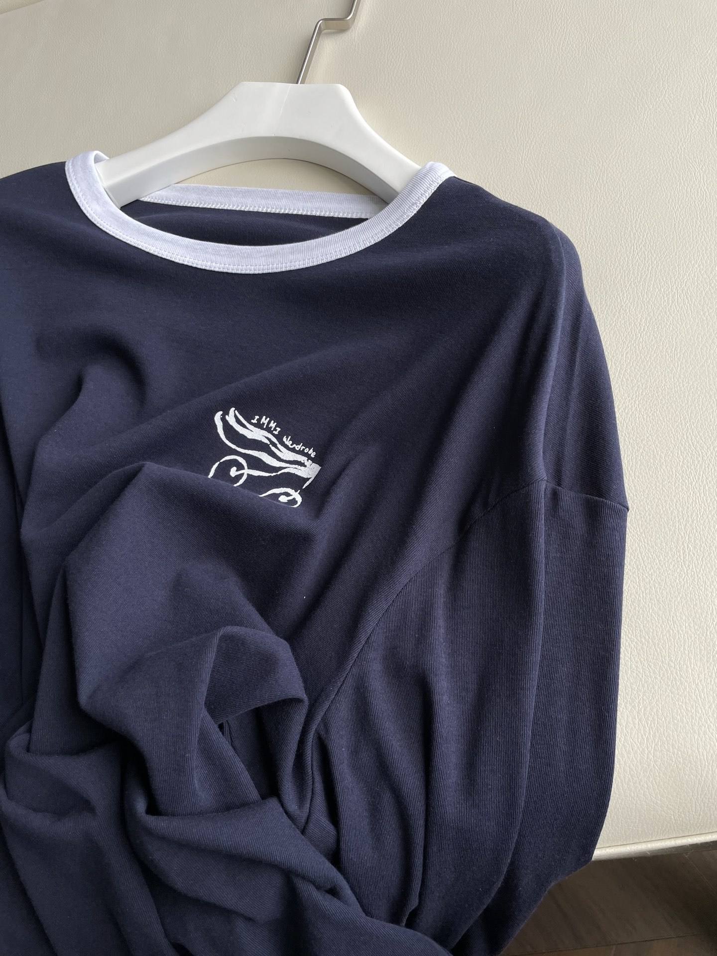 Cherry-Printed Long Sleeve Women’s Suit: Cozy, Fresh, and Stylish! - 图片 5