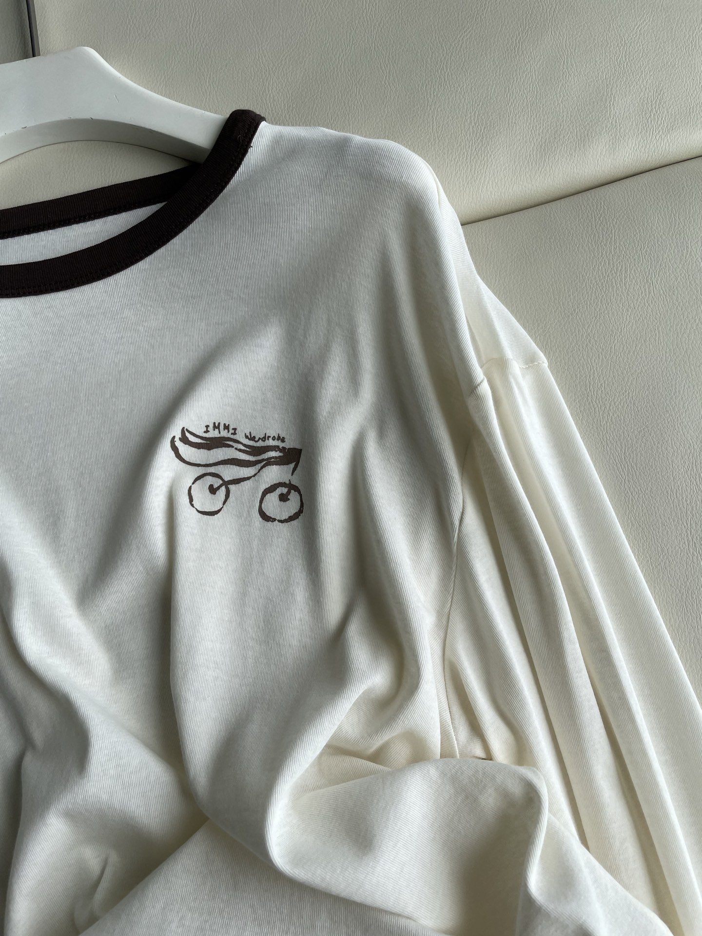 Cherry-Printed Long Sleeve Woman’s Suit for Sweet Style and Comfort - 图片 4