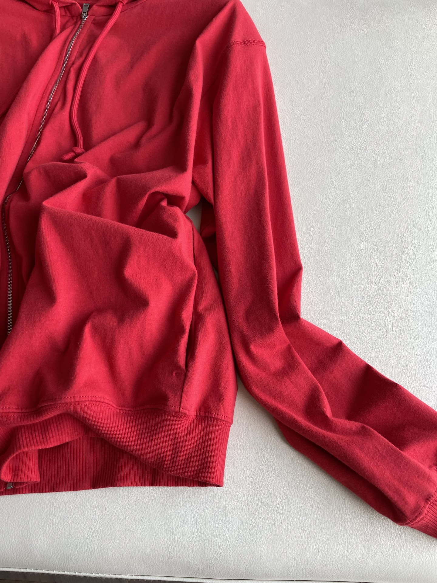 “Single-Handed Female Suit with Cotton Knit Fabric and Urban Style Elements | Summer Light Hoodie Dress” - 图片 6