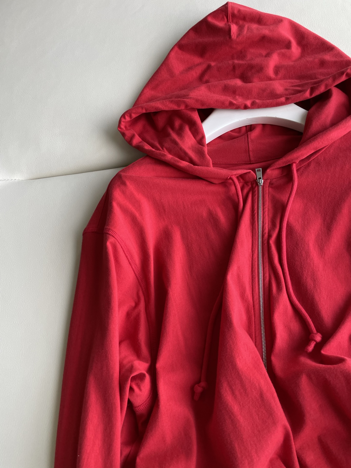 “Single-Handed Female Suit with Cotton Knit Fabric and Urban Style Elements | Summer Light Hoodie Dress” - 图片 3