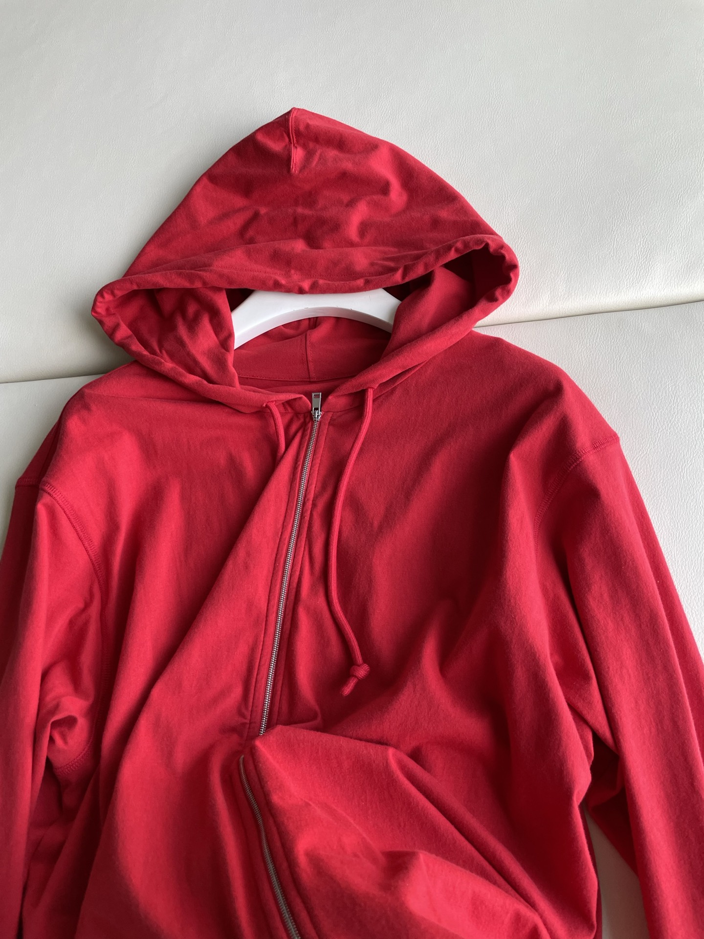 “Single-Handed Female Suit with Cotton Knit Fabric and Urban Style Elements | Summer Light Hoodie Dress” - 图片 2