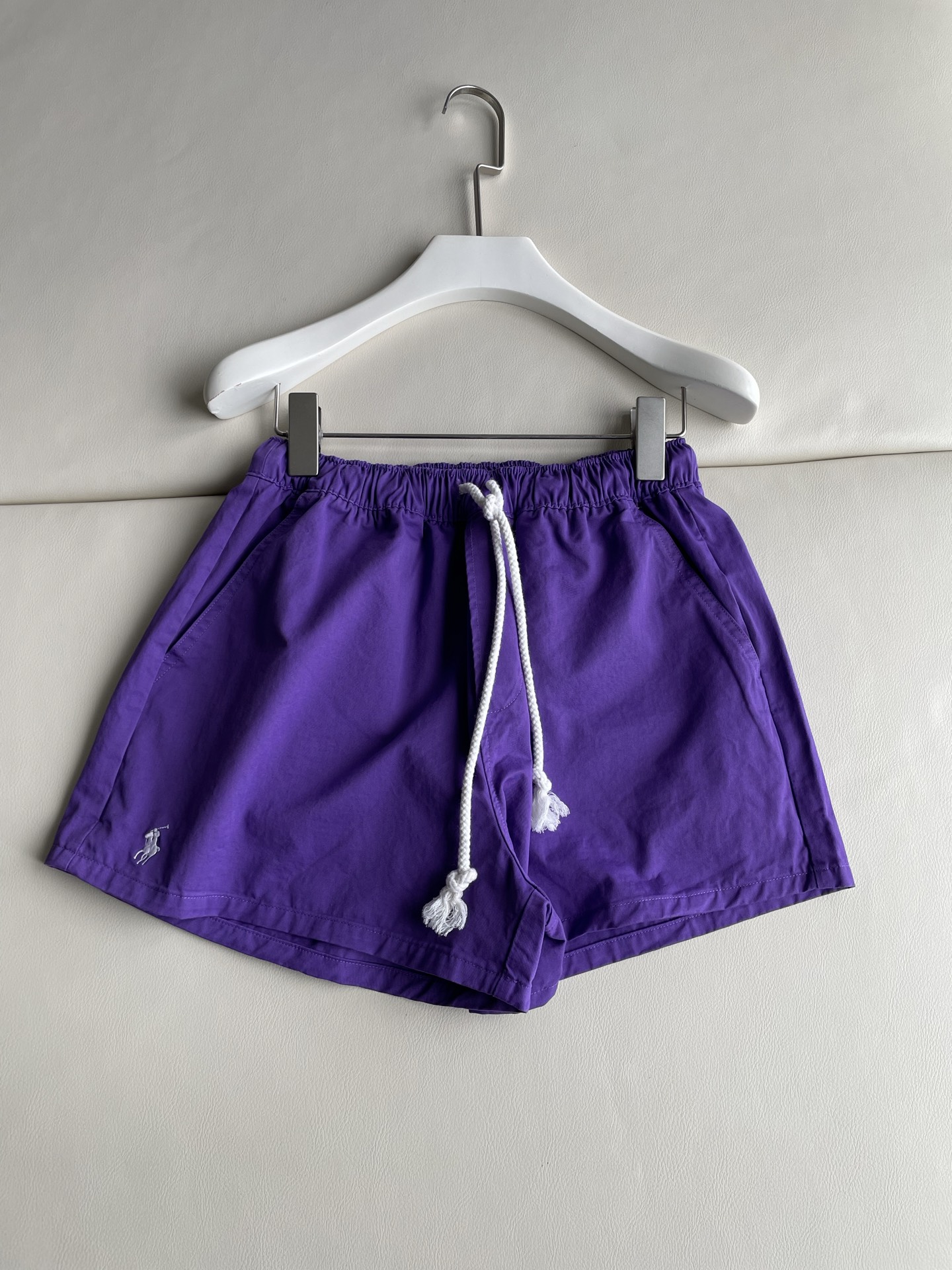 Ralph Lauren’s Dynamic Single Female Suit with Cleanfit for Summer - 图片 1