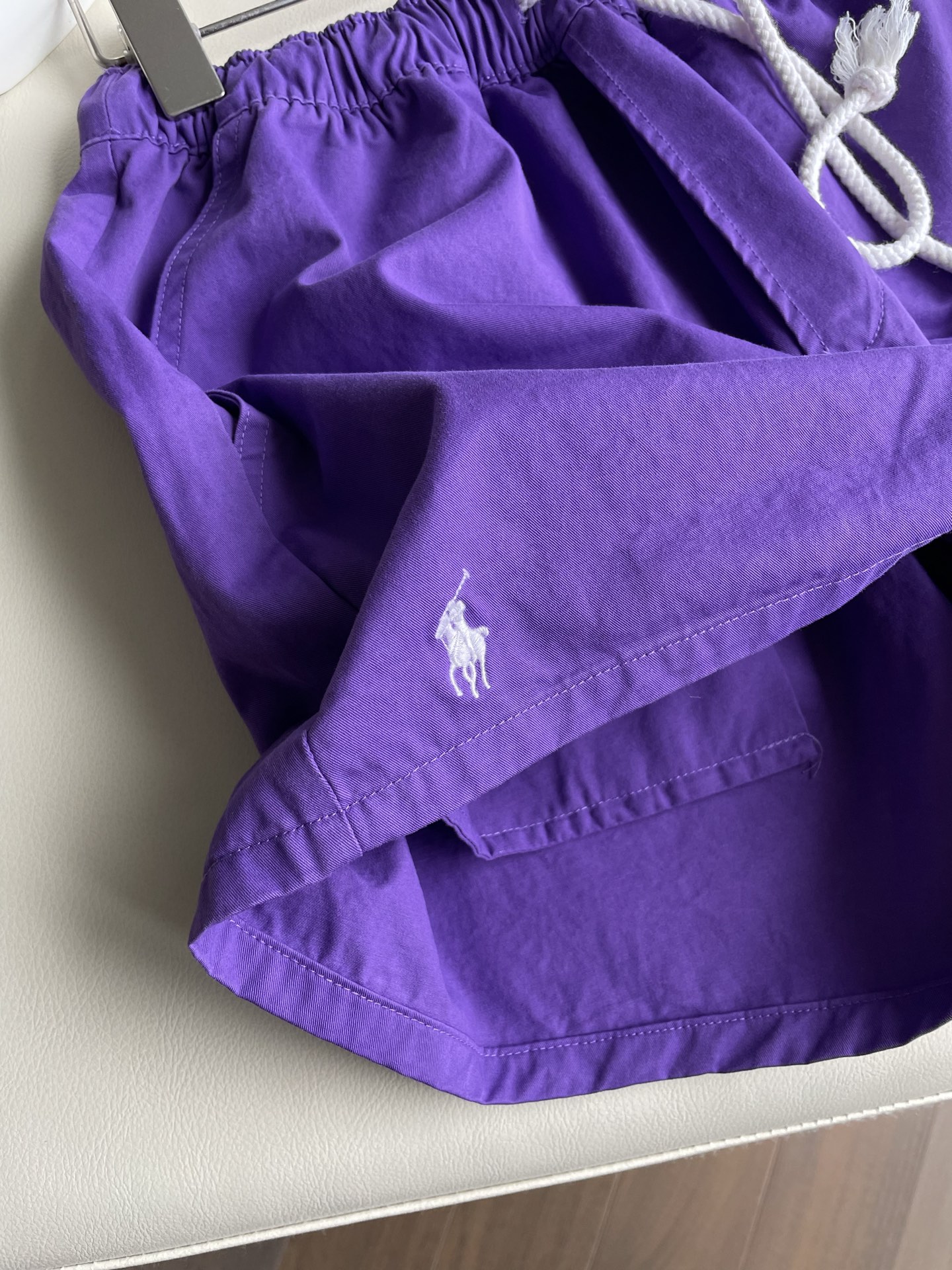 Ralph Lauren’s Dynamic Single Female Suit with Cleanfit for Summer - 图片 3