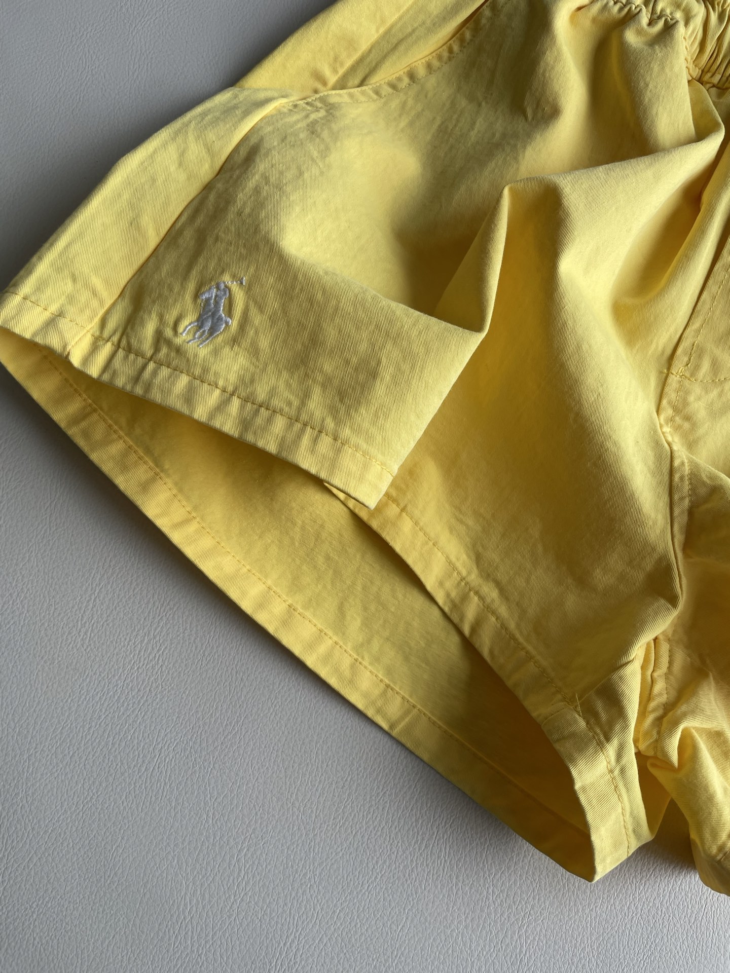 “Dynamic and Cleanfit: Ralph Lauren’s Single Female Suit Review” - 图片 3
