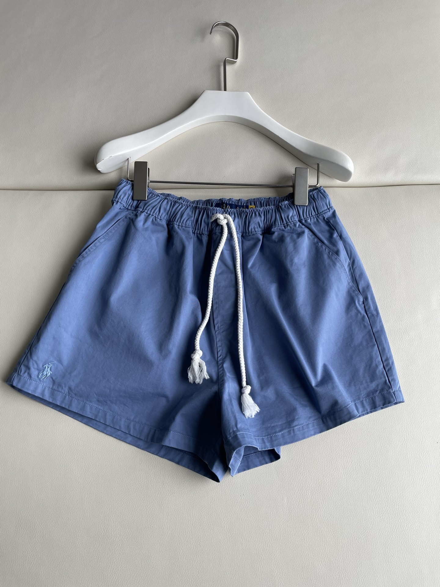 Fashionable Ralph Lauren Women’s Hard-Core Suit with Dynamic Fit and Natural Look - 图片 1