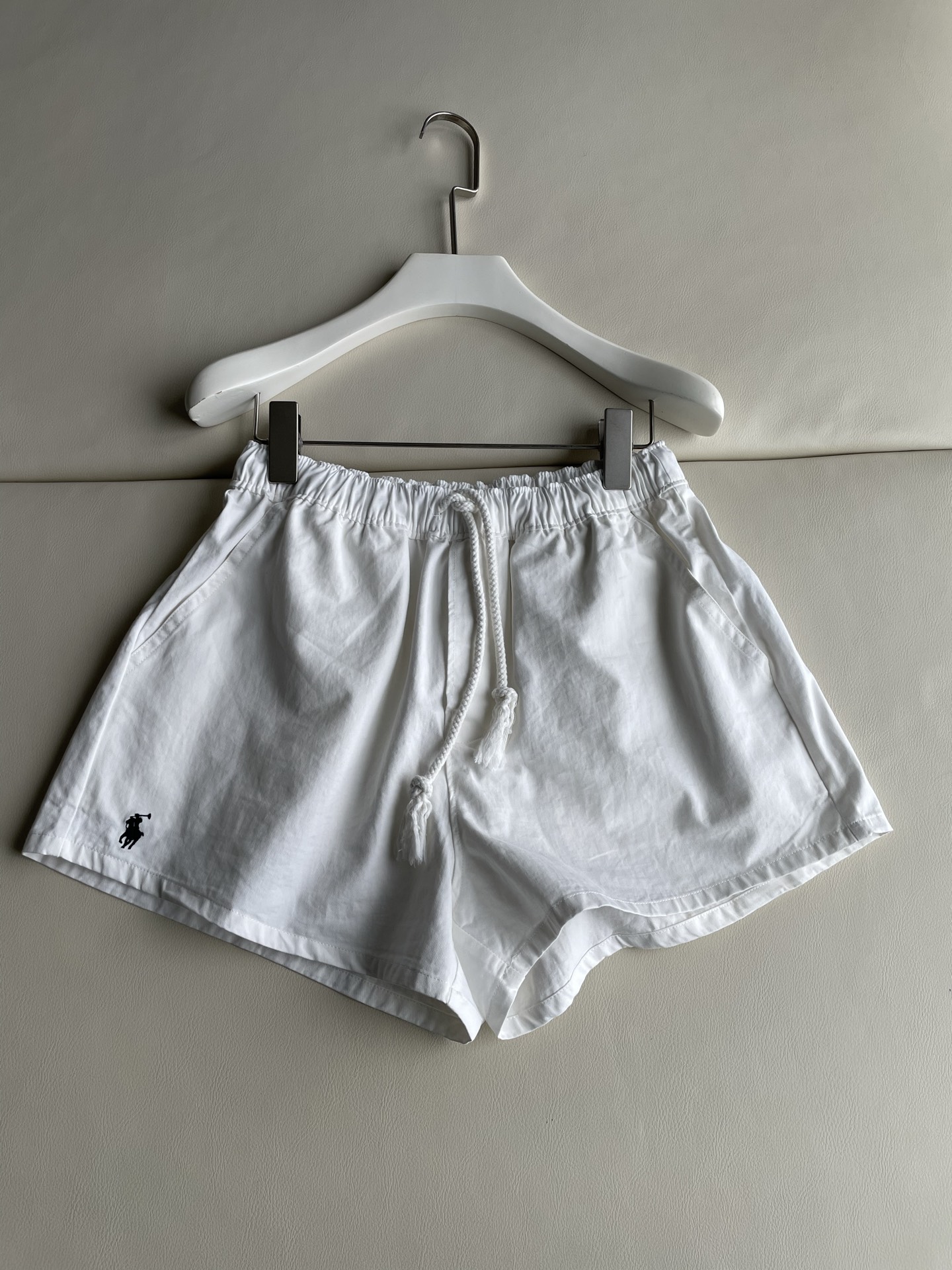 Stylish and Functional Women’s Suit for Summer, Ralph Lauren’s Dynamic Design - 图片 1
