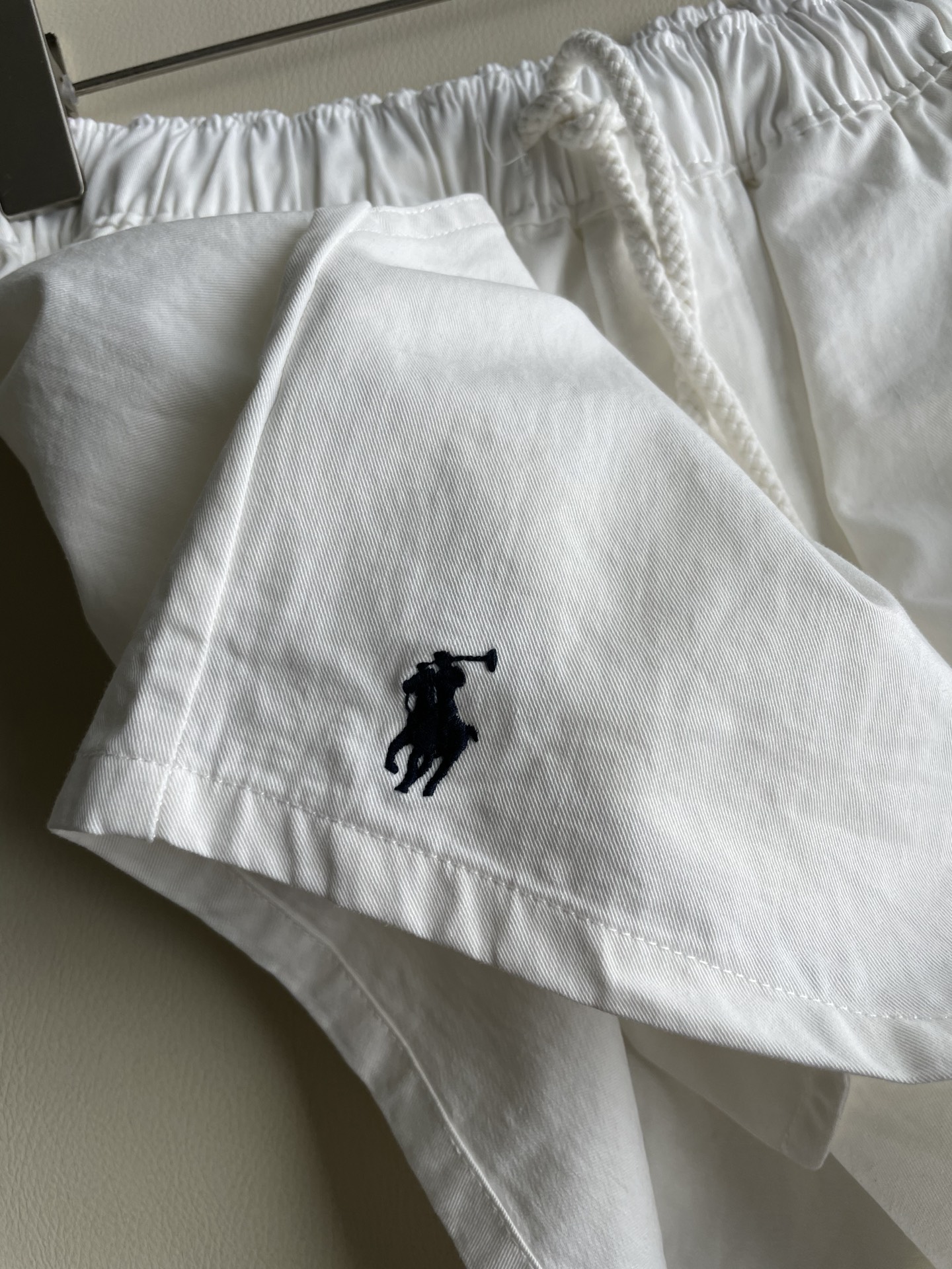 Stylish and Functional Women’s Suit for Summer, Ralph Lauren’s Dynamic Design - 图片 4