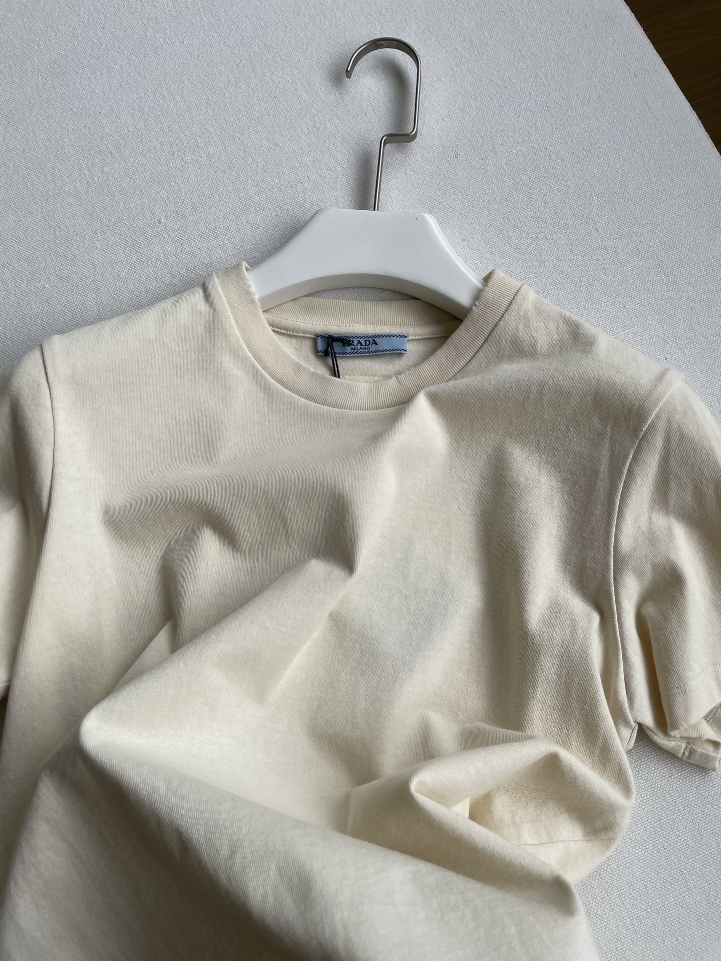 Prada Logo Embroidered Cotton T-shirt with Original Design and Quality Details - 图片 2