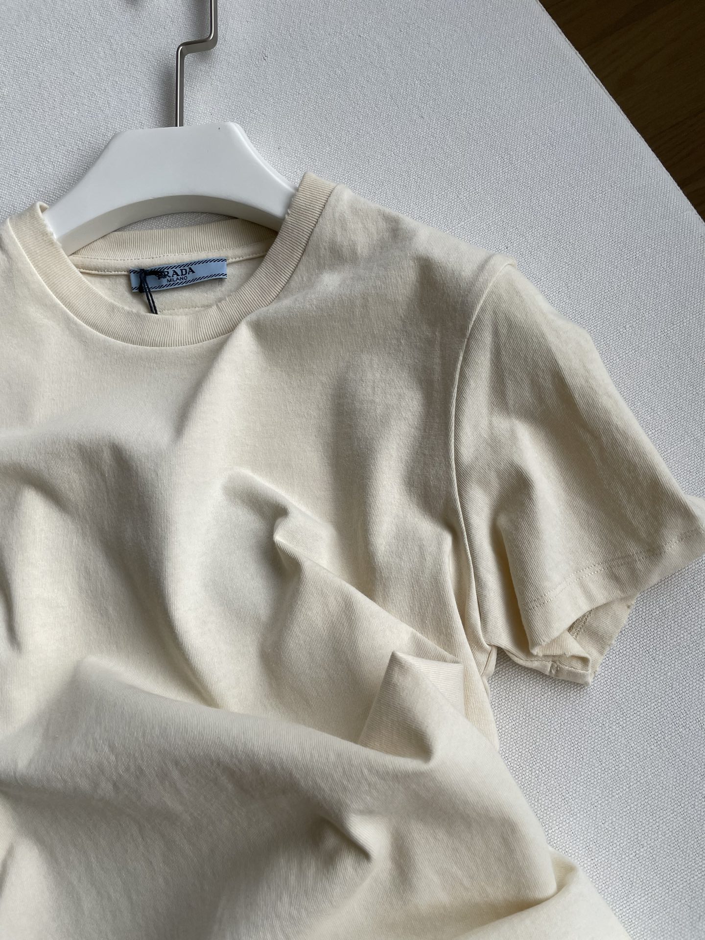 Prada Logo Embroidered Cotton T-shirt with Original Design and Quality Details - 图片 5