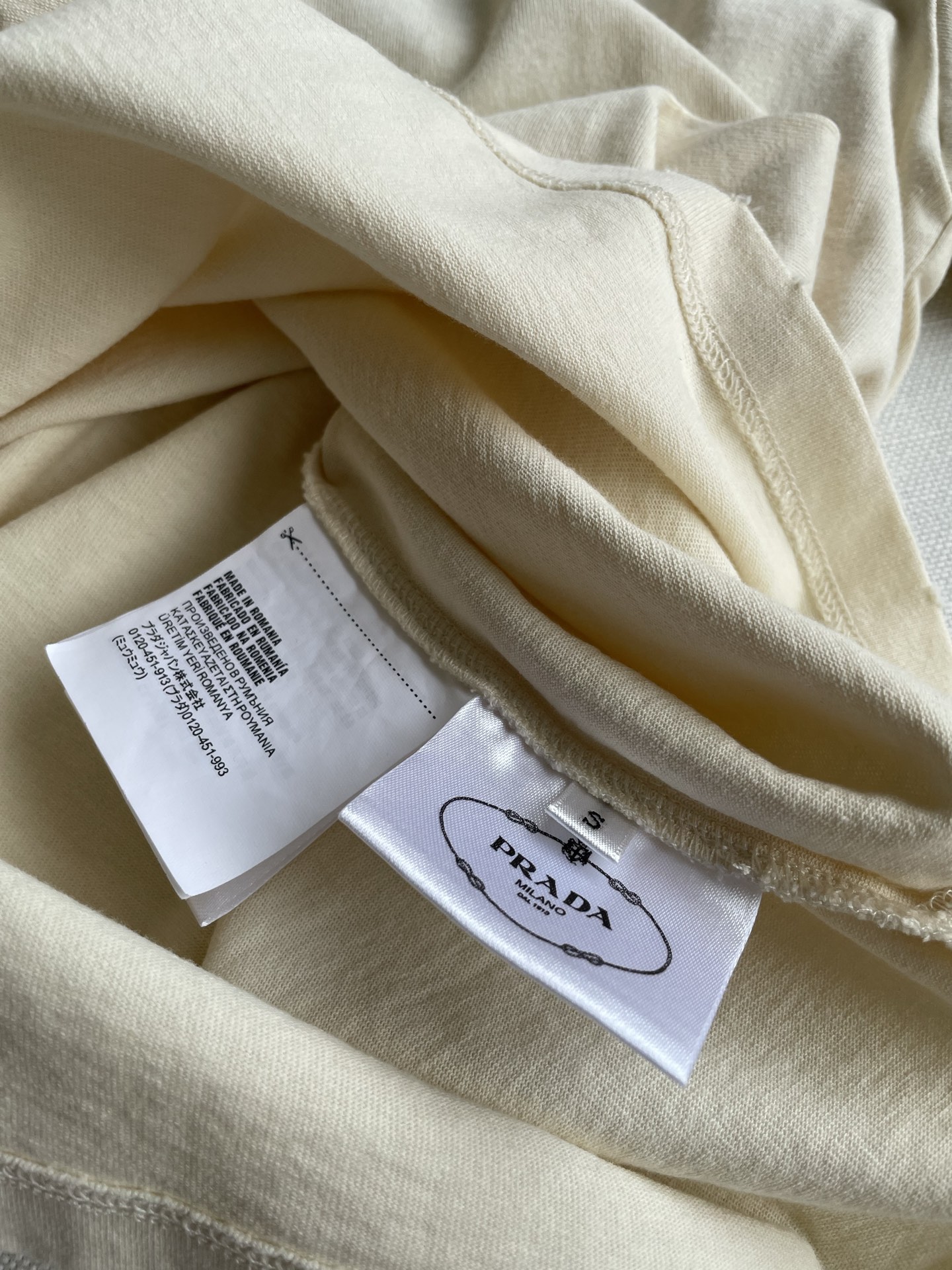 Prada Logo Embroidered Cotton T-shirt with Original Design and Quality Details - 图片 7