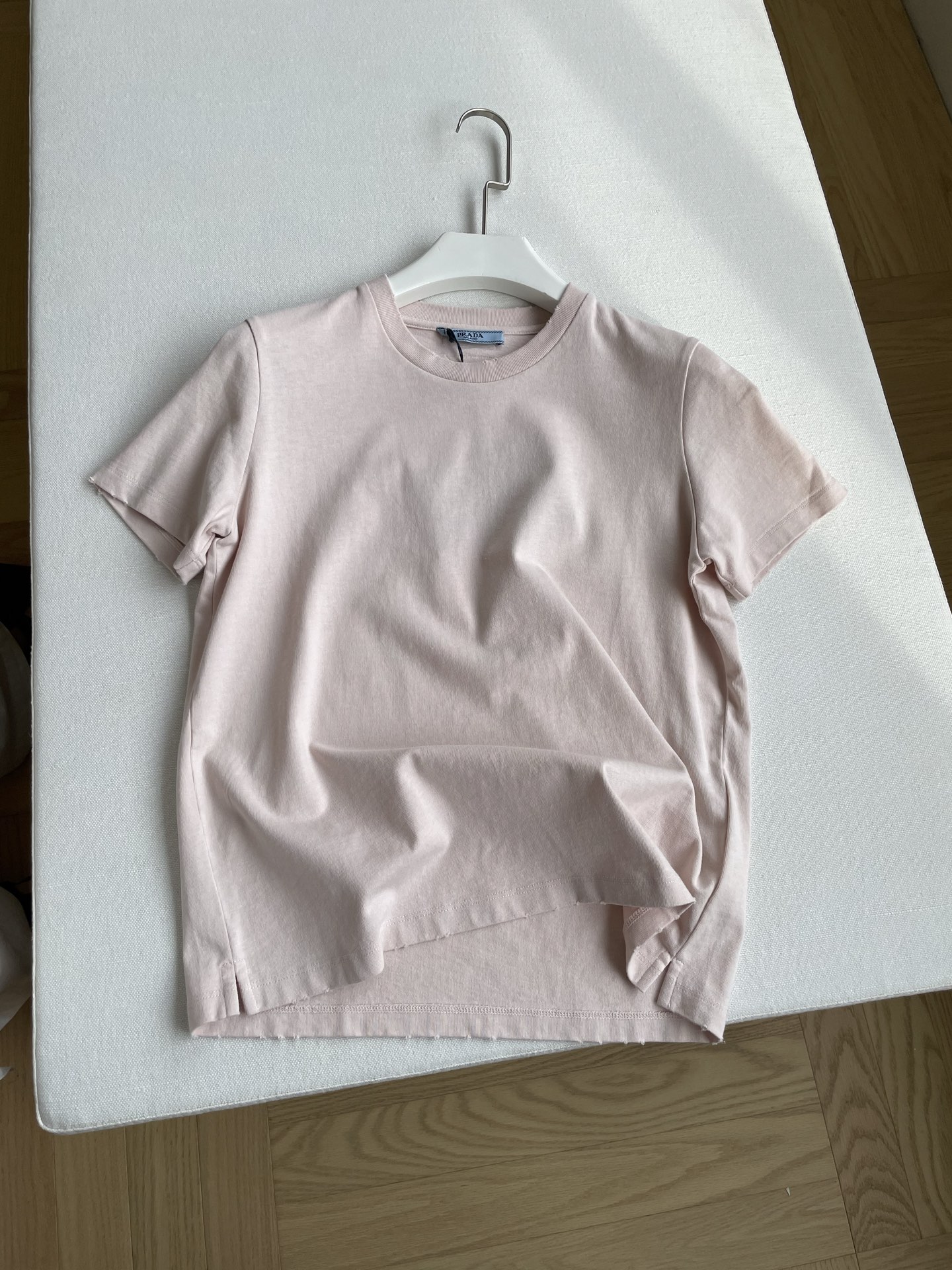 Prada Logo Embroidered Cotton T-shirt in Original Hard-core Female Suit - 图片 1