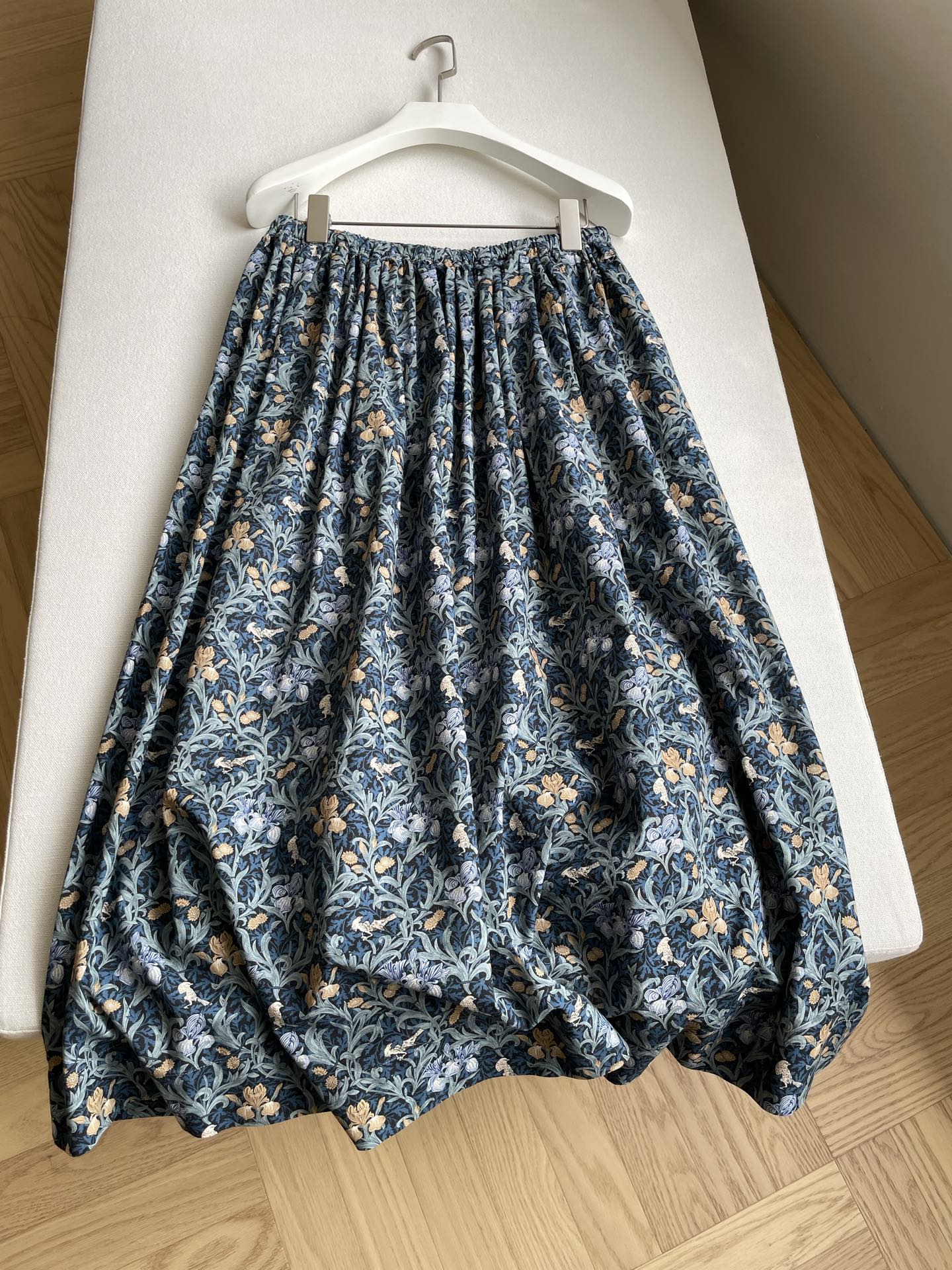 P1058: William Morris Organic Tuxedo with One-Size-Fits-All Female Dress - 图片 7