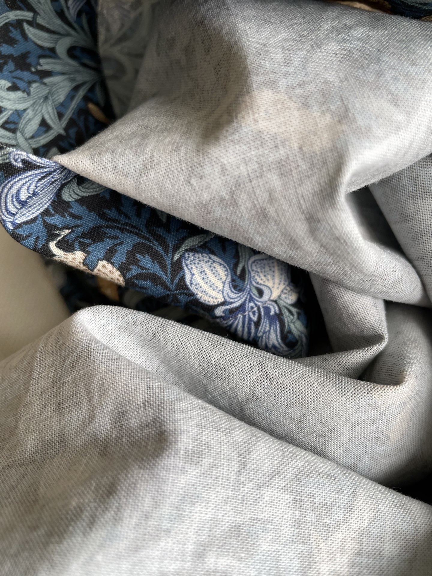 P1058: William Morris Organic Tuxedo with One-Size-Fits-All Female Dress - 图片 5