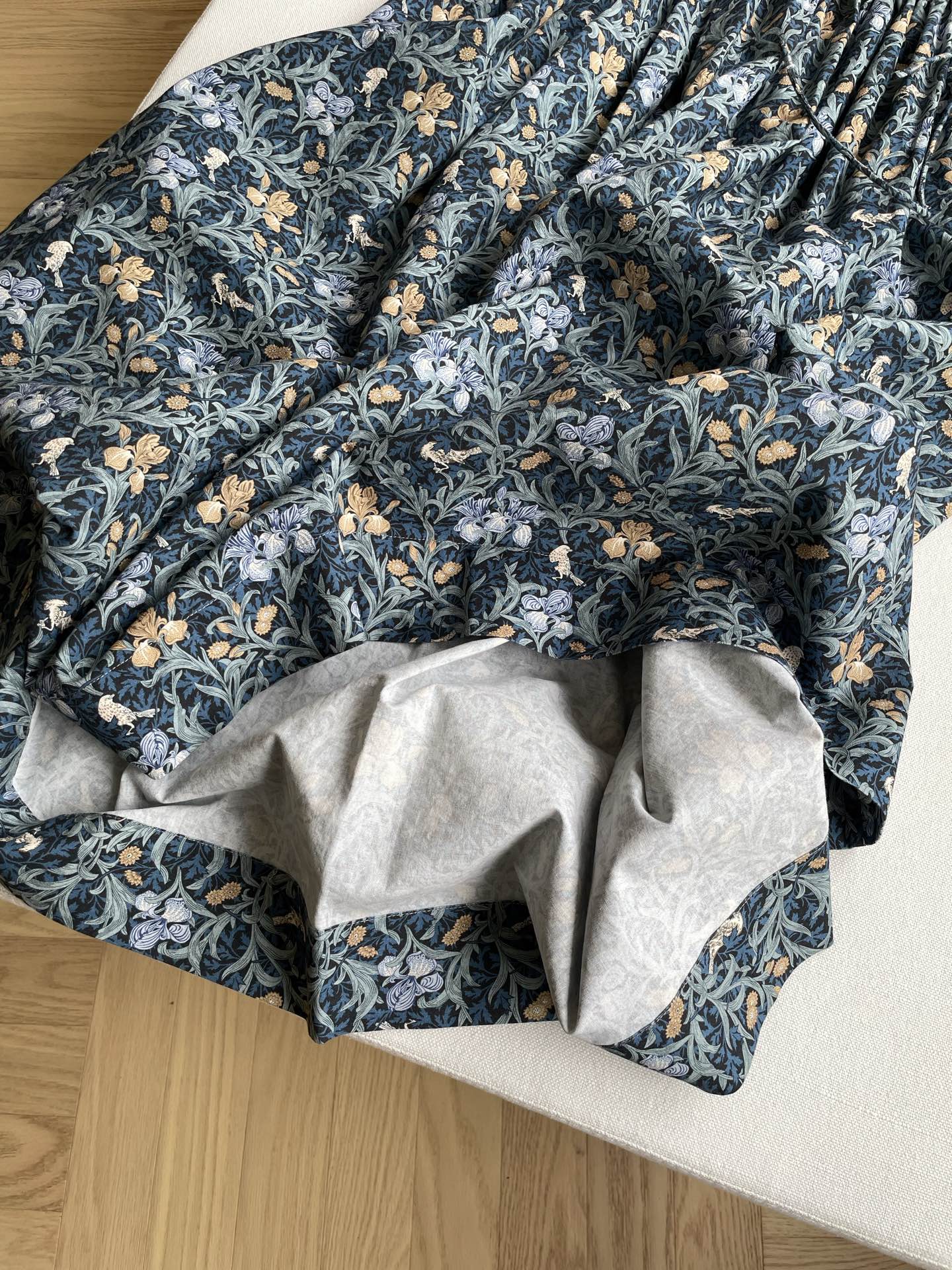 P1058: William Morris Organic Tuxedo with One-Size-Fits-All Female Dress - 图片 3