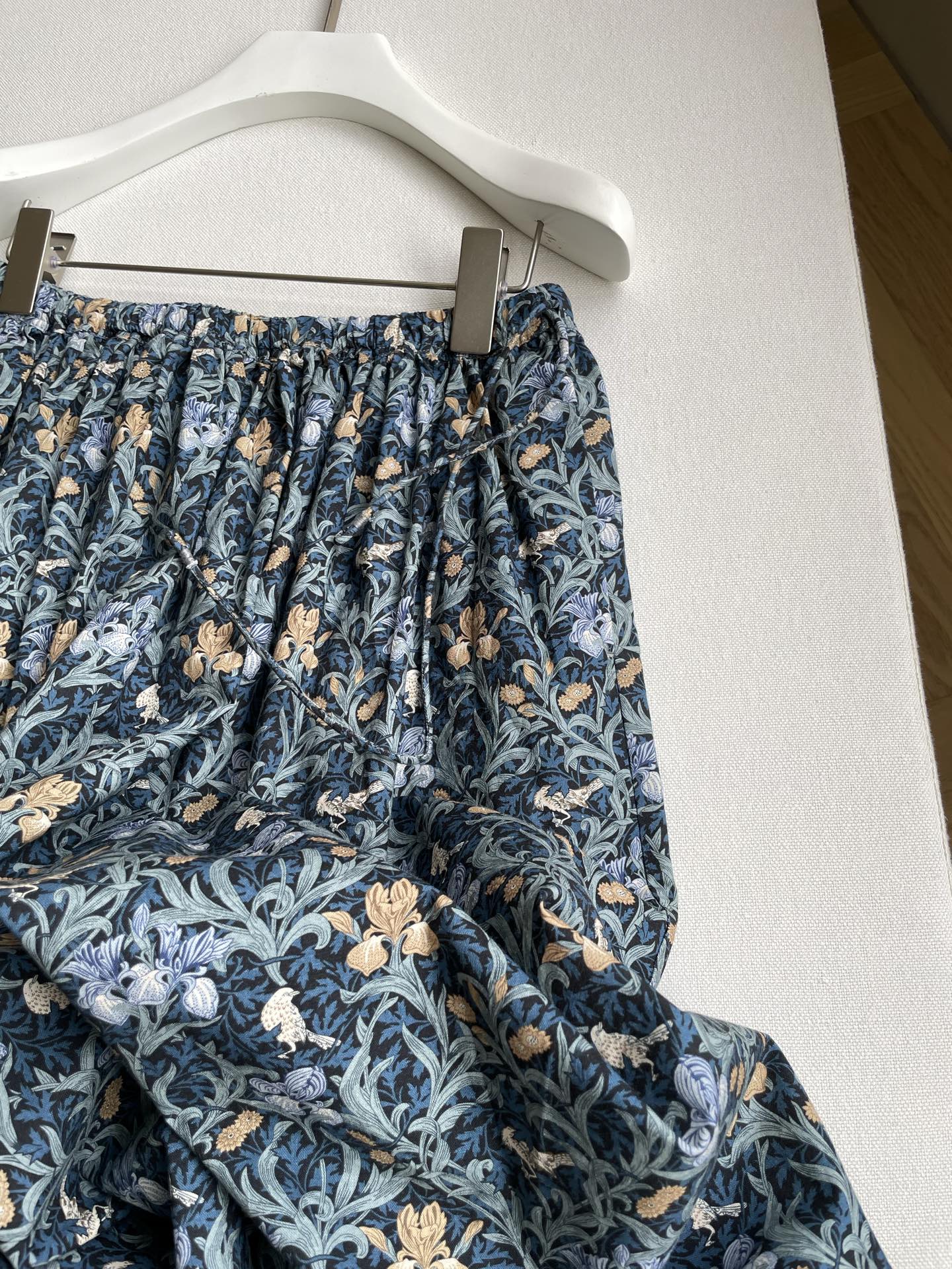 P1058: William Morris Organic Tuxedo with One-Size-Fits-All Female Dress - 图片 4