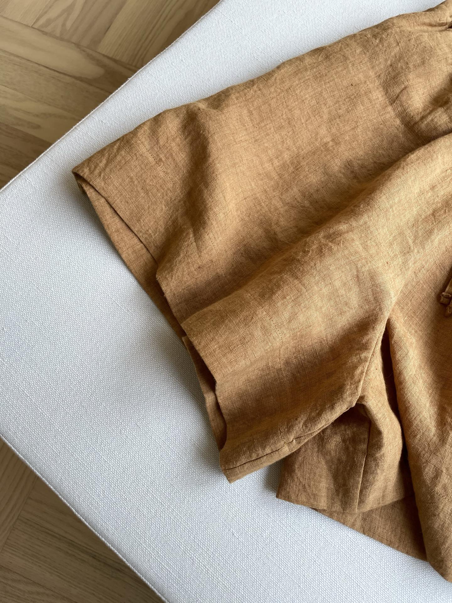 Irish Linen Suit: High-Quality, Unique Style, Retrograde Design, Naturalistic Symbol - 图片 4