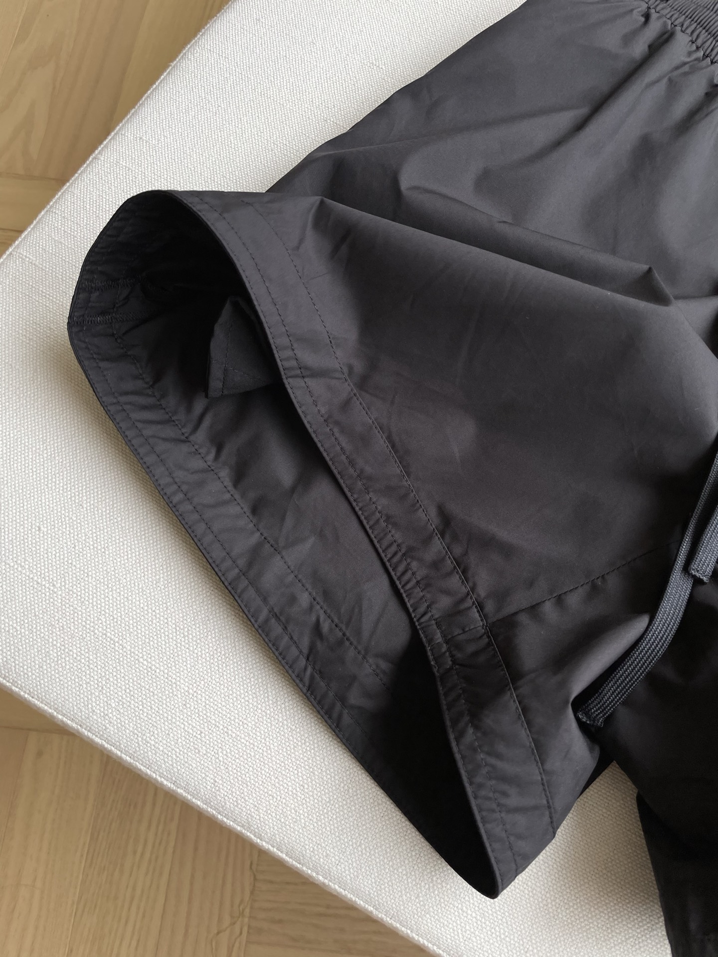Prada Packaged Outdoor Shorts: Soft-Sweet Polyester, Lightweight, Secure. - 图片 4
