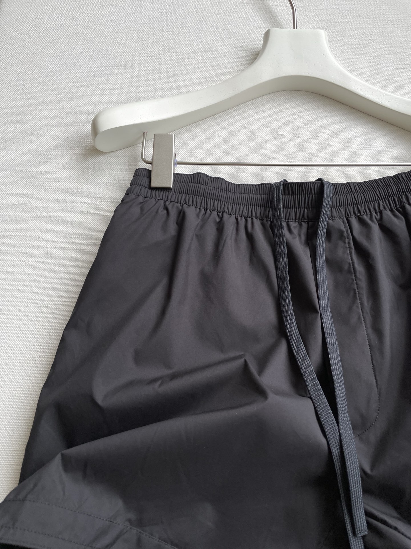 Prada Packaged Outdoor Shorts: Soft-Sweet Polyester, Lightweight, Secure. - 图片 3
