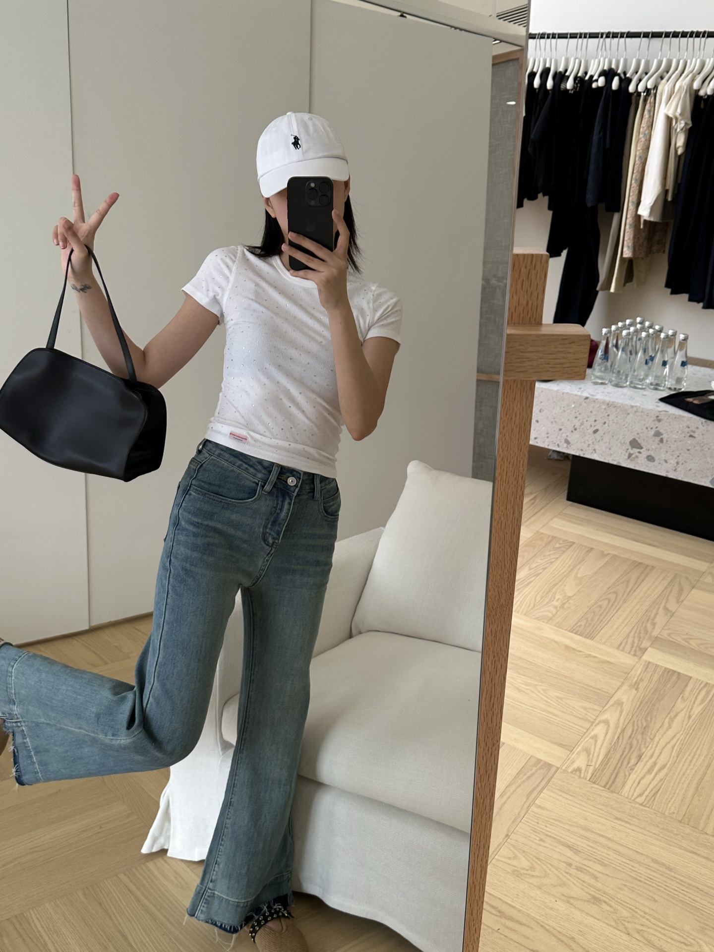 NO:429478,Alexand*r wang 25Ss spring and summer new style full-diamond short thread short-sleeved T-shirt | Exclusive yb development!  High-end production!  The hot girl style sweeping over, the slim style, the flashing of Buling Buling, the trendy aura that the king has, the casual and sexy life attitude, the versatile and eye-catching appearance in daily life. High elastic threads, the slim upper body makes you look taller and thin!  S/M/L, alexander wang, T-shirt,tees, t-shirt,alexander wang19860909Alexand*r wang 25Ss春夏新款 满钻短款螺纹短袖T恤丨独家yb开发！高版出品！席卷而来的辣妹风,修身款式,布灵布灵的闪烁,大王自带的潮流气场,休闲又性感的生活态度,日常出街百搭吸睛.高弹螺纹,上身修身显高显瘦！现货发售S/M/L,,alexander wang,T-shirt,tees，t-shirt,alexander wang,Women's clothing