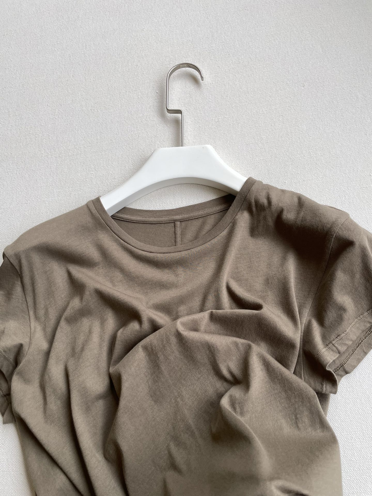 Stylish Olive Green Suit with Baby Tee: Light, Comfortable, Perfect for Summer - 图片 2