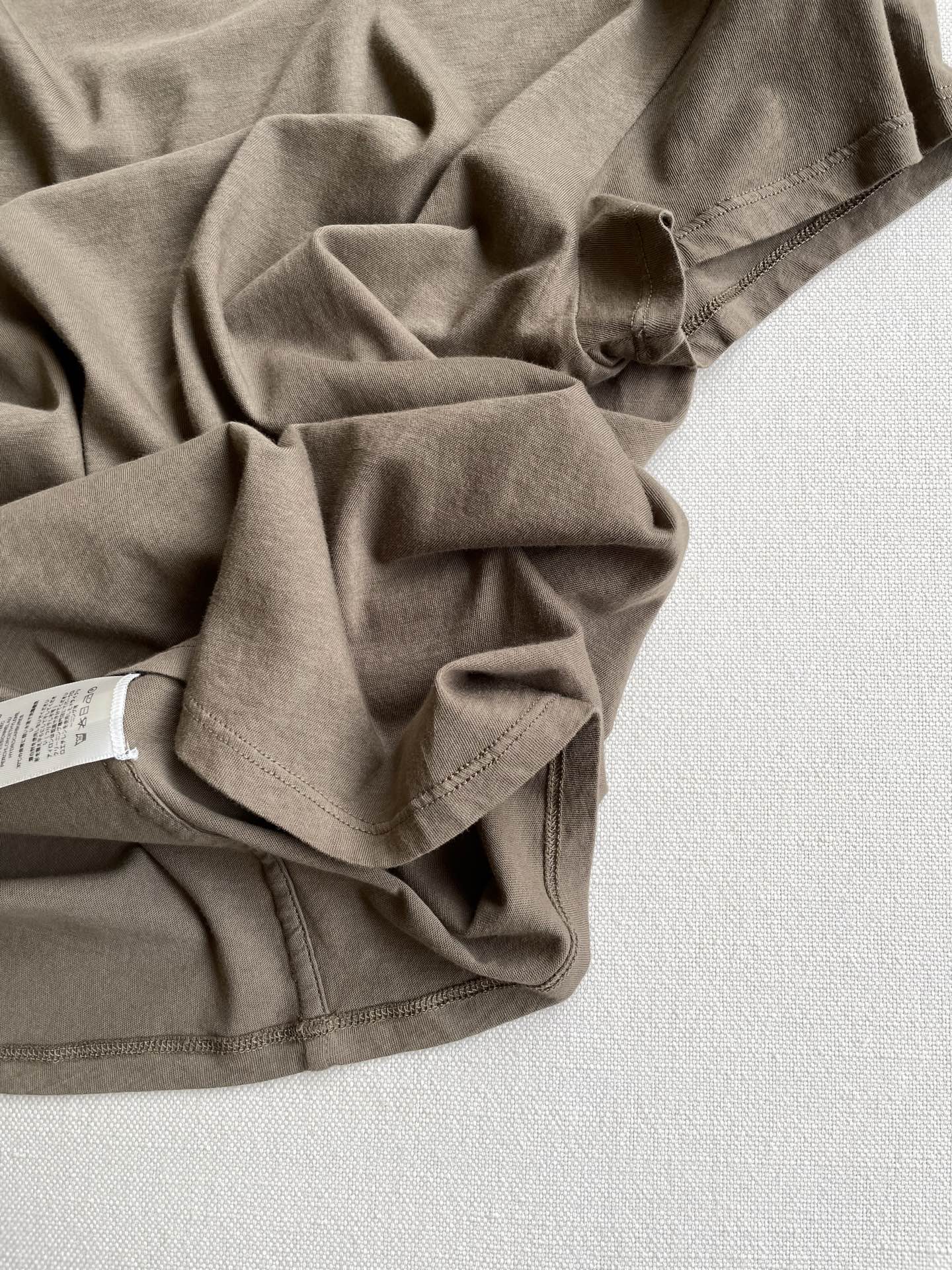 Stylish Olive Green Suit with Baby Tee: Light, Comfortable, Perfect for Summer - 图片 4