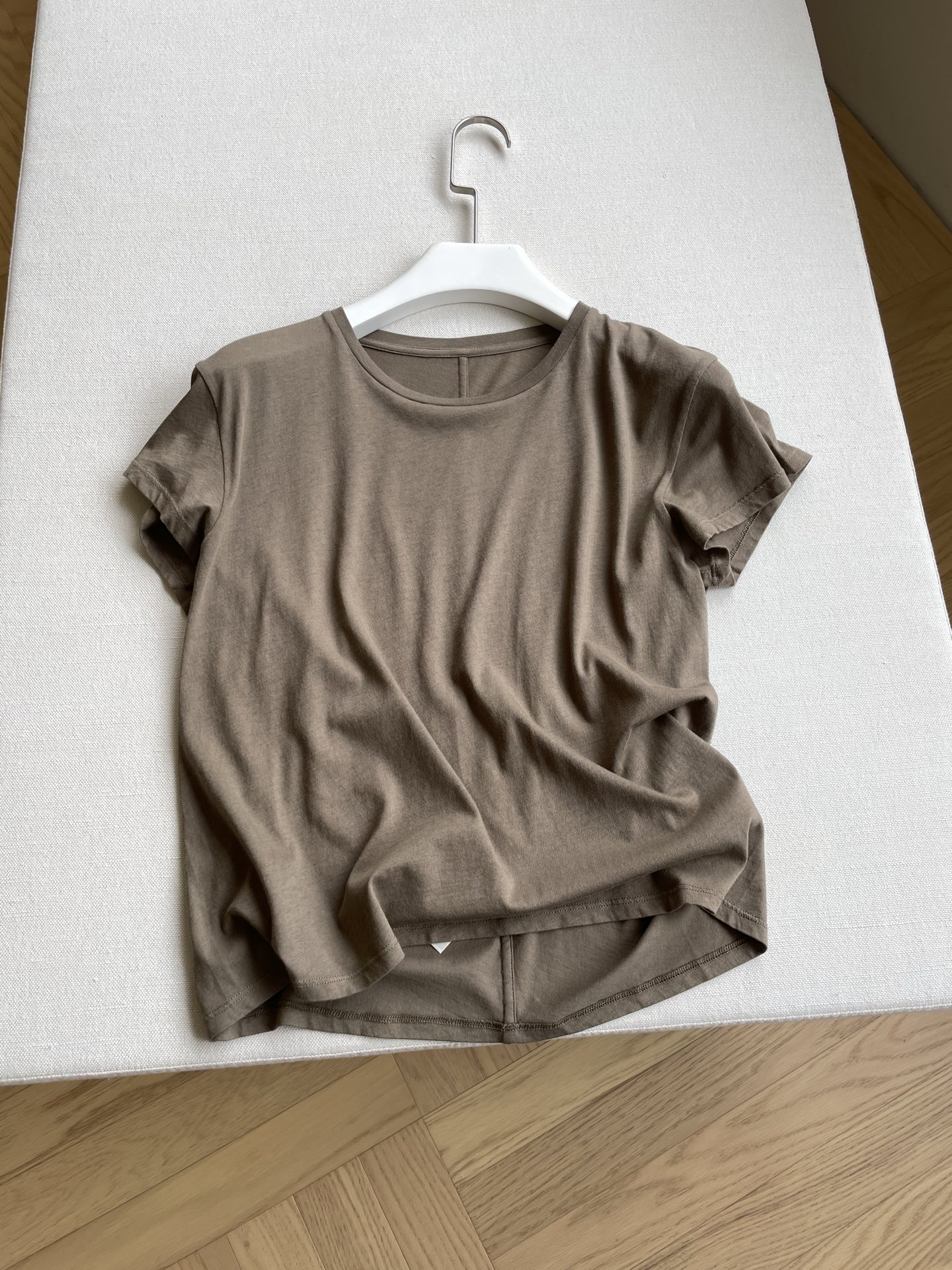 Stylish Olive Green Suit with Baby Tee: Light, Comfortable, Perfect for Summer - 图片 1