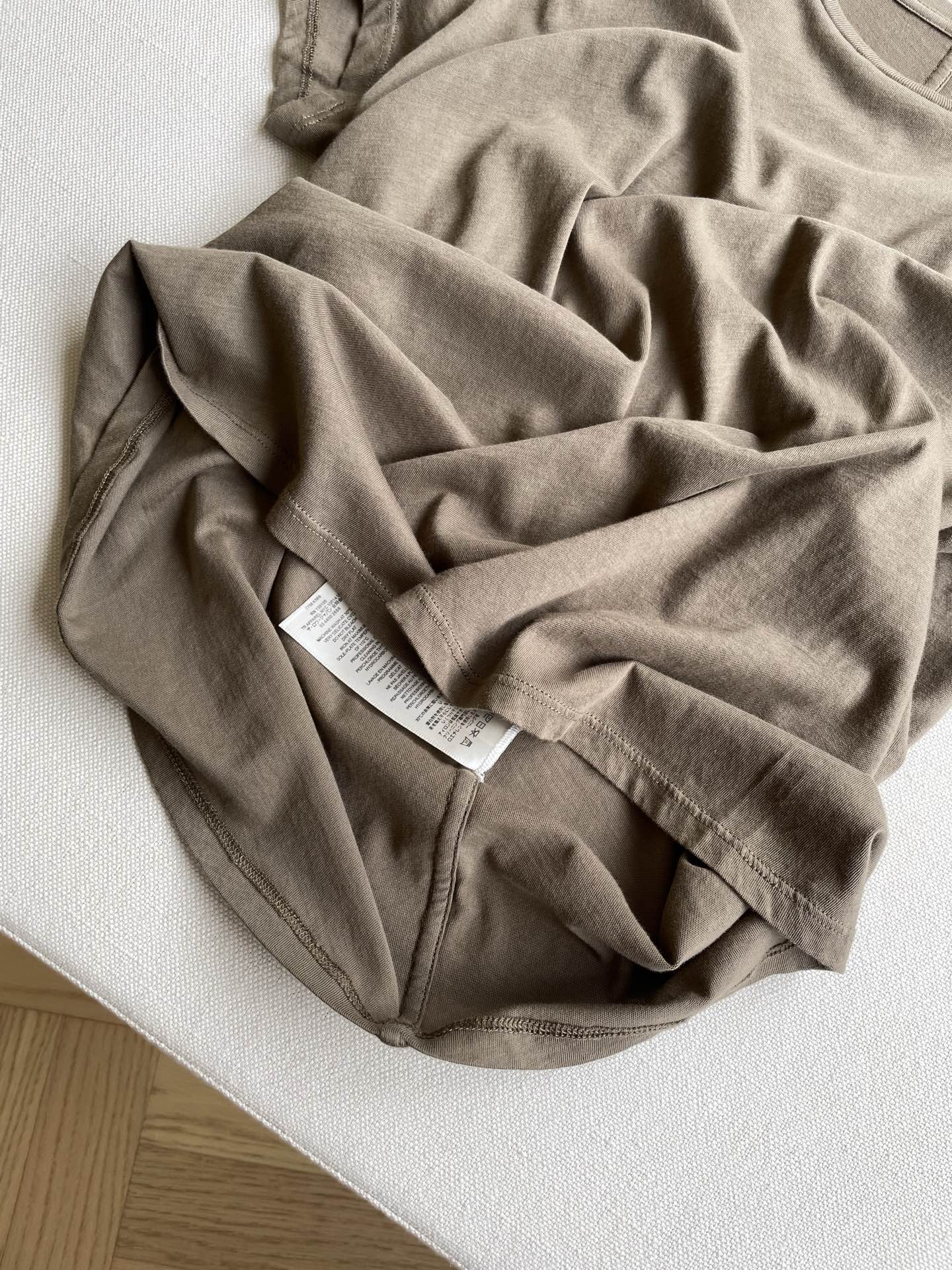 Stylish Olive Green Suit with Baby Tee: Light, Comfortable, Perfect for Summer - 图片 3