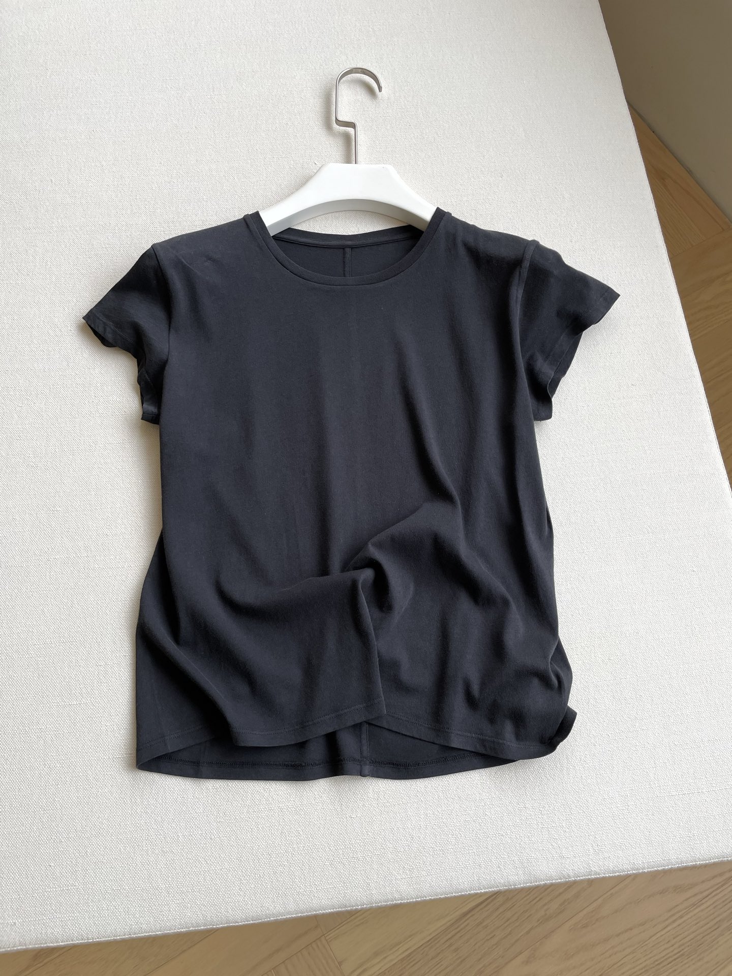 Stylish Baby Tee and Single-Rate Female Suit Packed with TheRow Water Fabric - 图片 1