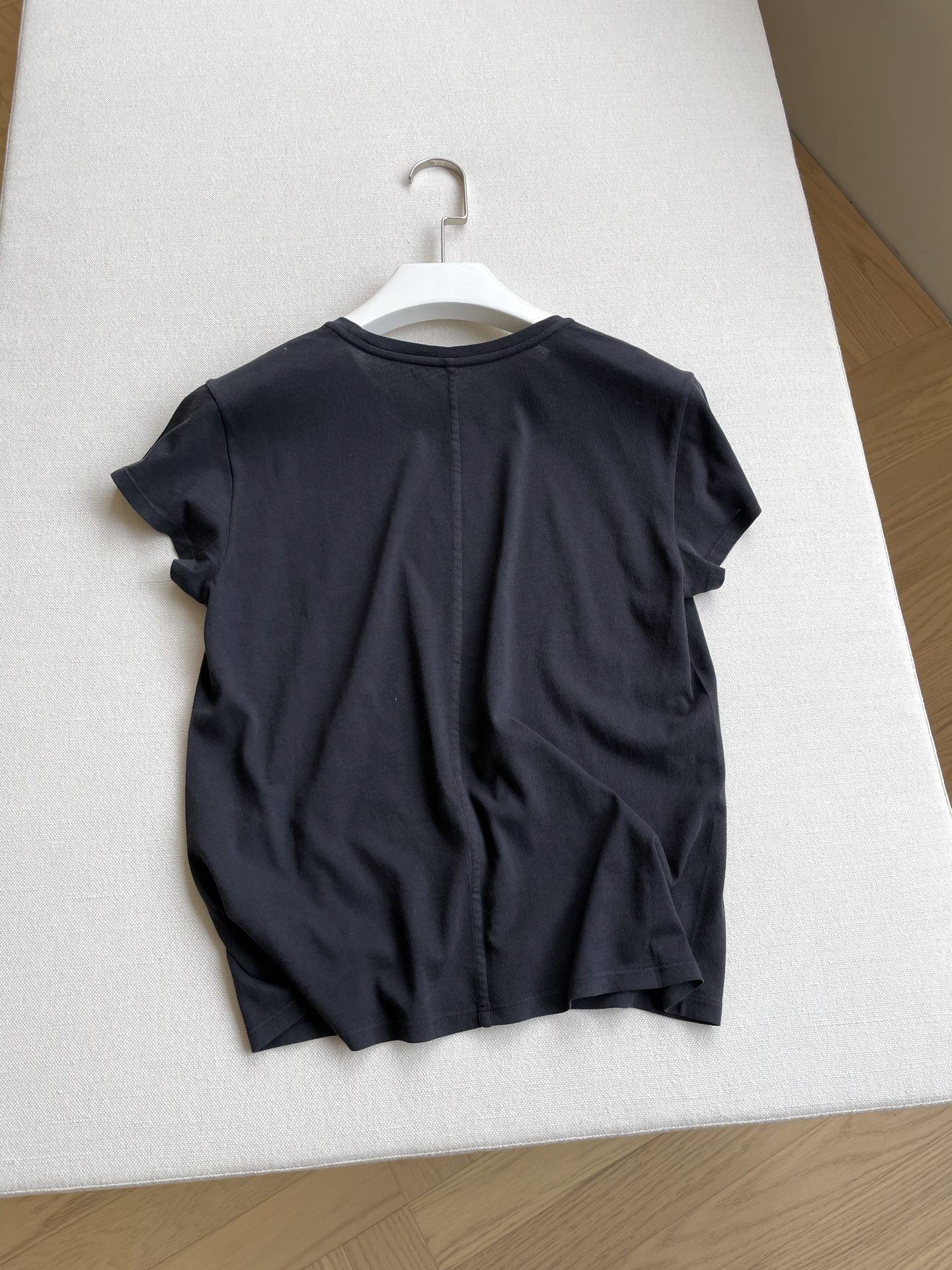 Stylish Baby Tee and Single-Rate Female Suit Packed with TheRow Water Fabric - 图片 8