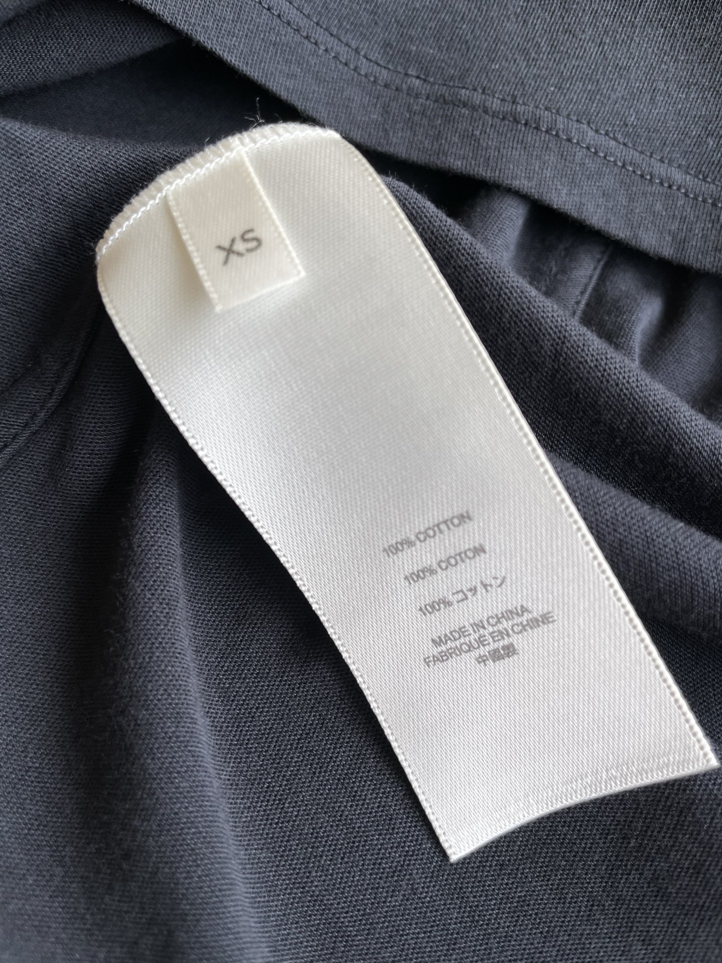 Stylish Baby Tee and Single-Rate Female Suit Packed with TheRow Water Fabric - 图片 7
