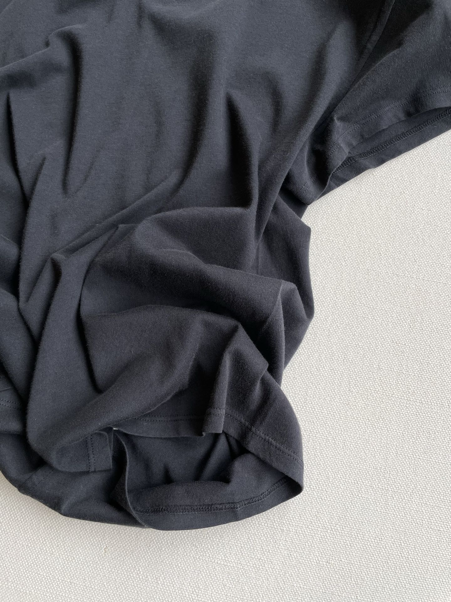 Stylish Baby Tee and Single-Rate Female Suit Packed with TheRow Water Fabric - 图片 5