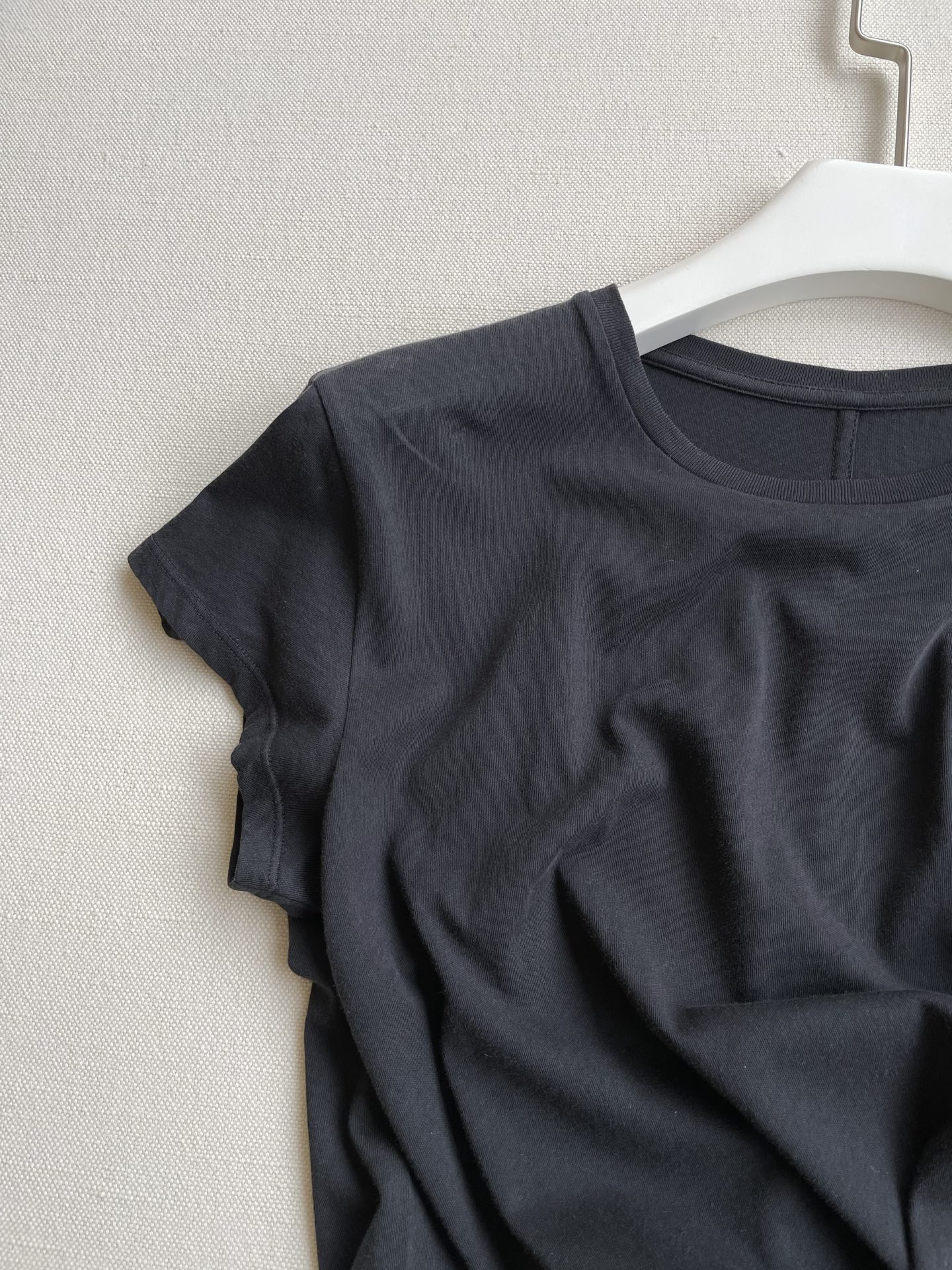 Stylish Baby Tee and Single-Rate Female Suit Packed with TheRow Water Fabric - 图片 3