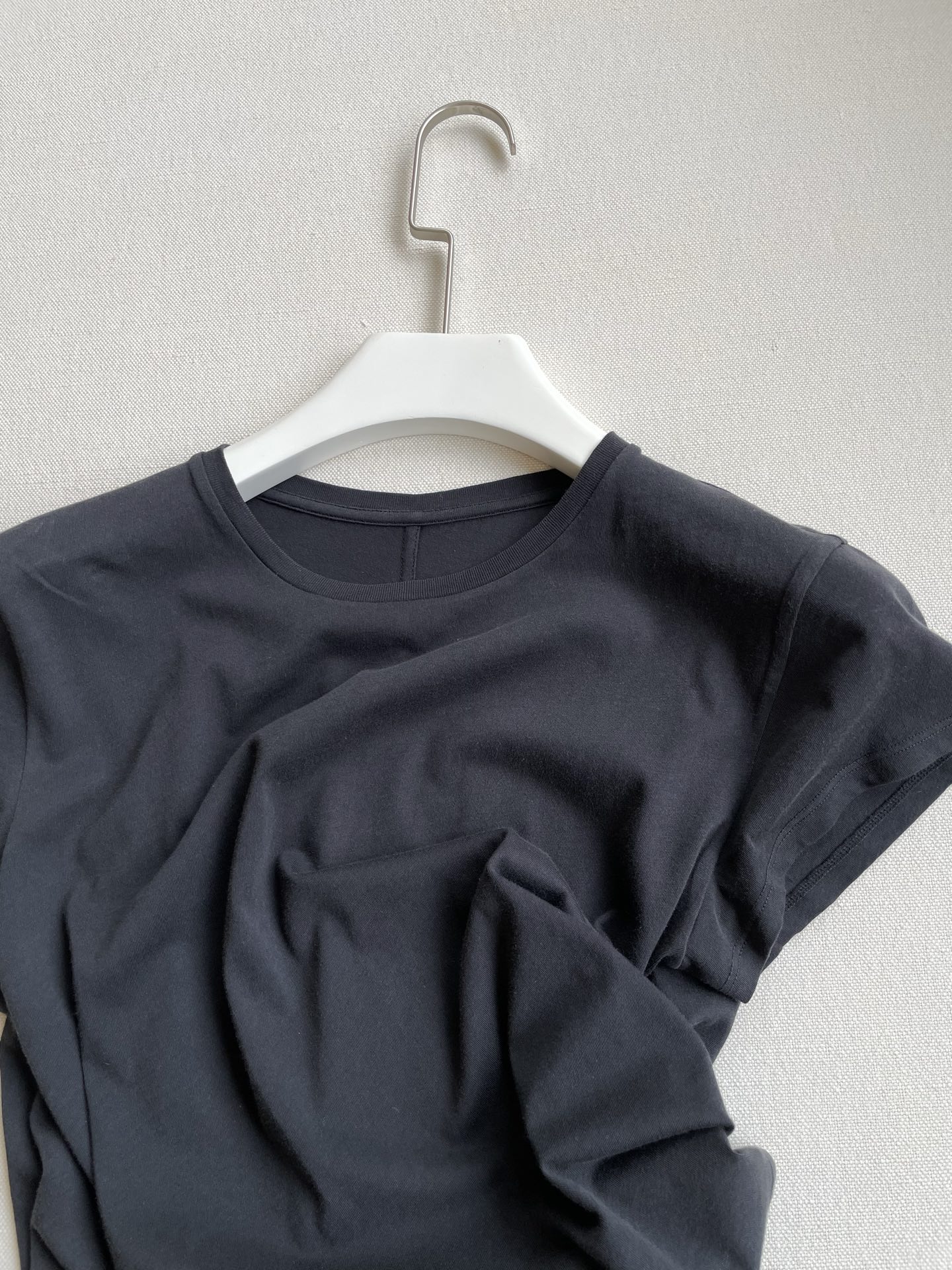 Stylish Baby Tee and Single-Rate Female Suit Packed with TheRow Water Fabric - 图片 2