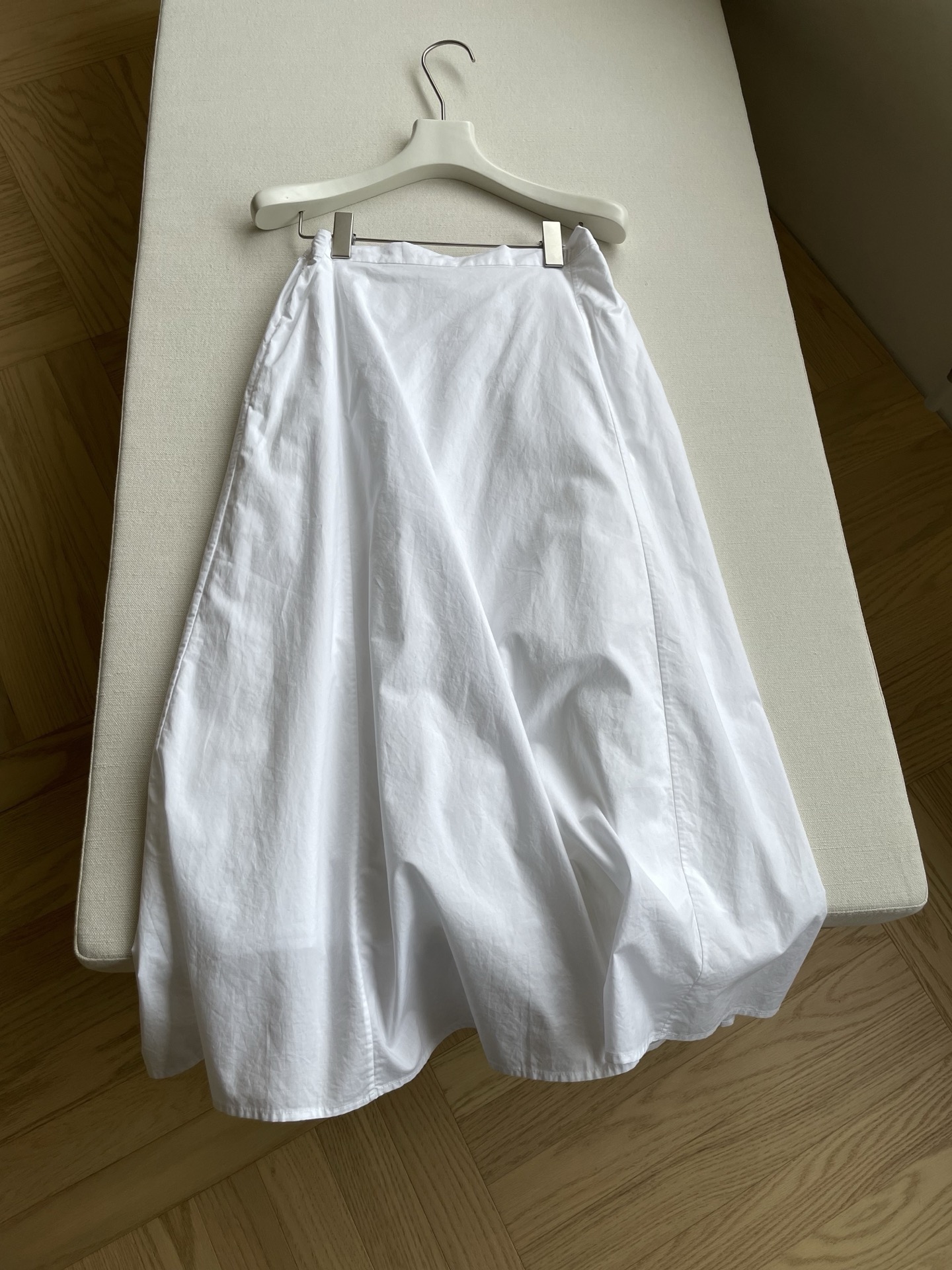 Fashion Review: Sculptural Single-Size Dress with High-Waisted “A” Umbrella Skirt