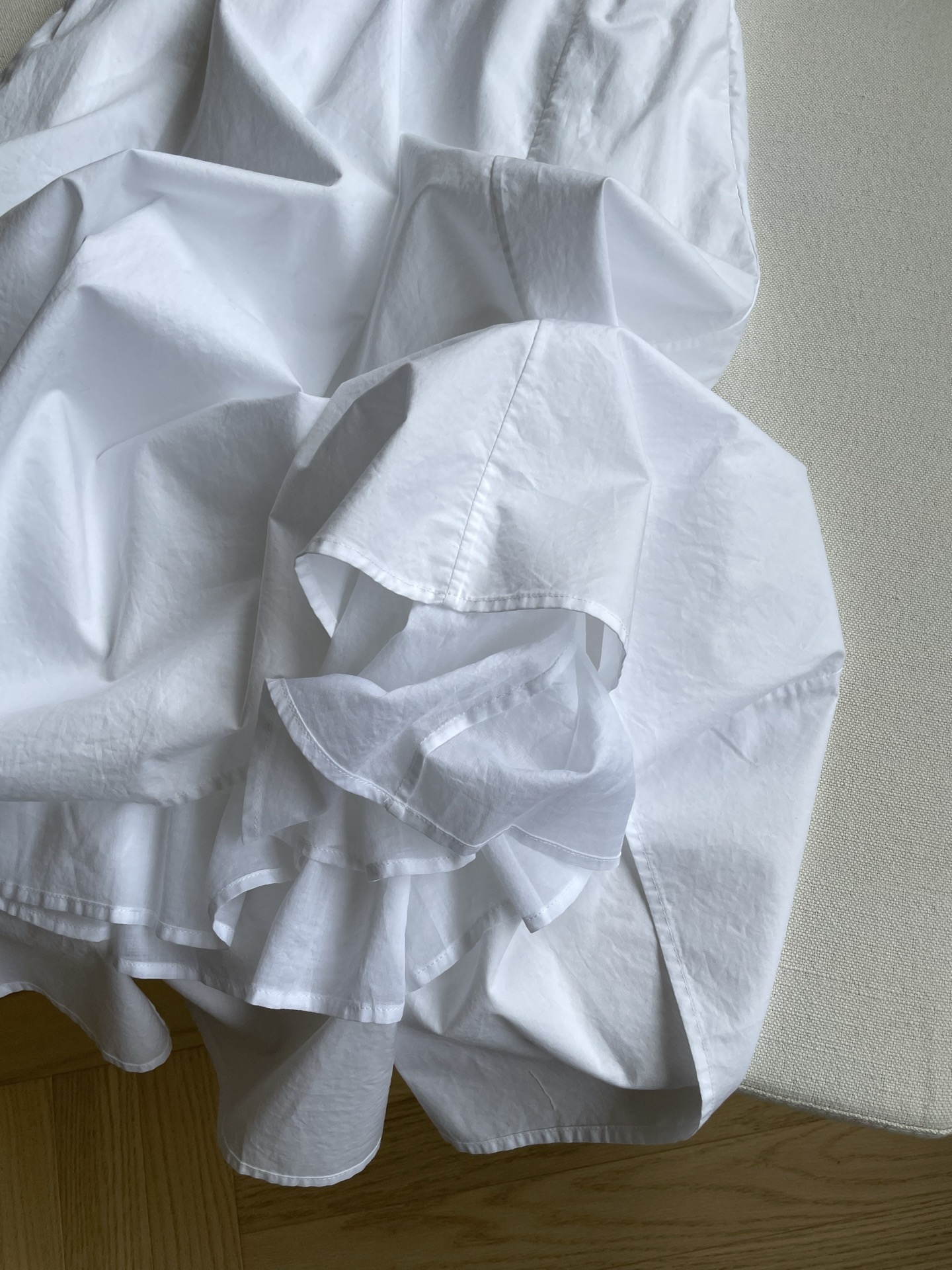 Fashion Review: Sculptural Single-Size Dress with High-Waisted “A” Umbrella Skirt - 图片 5